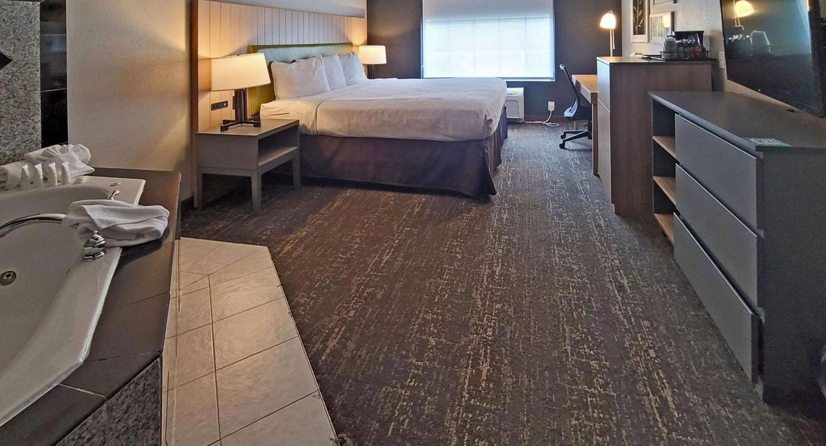 Bedroom, Bed in Country Inn & Suites by Radisson, Canton, GA