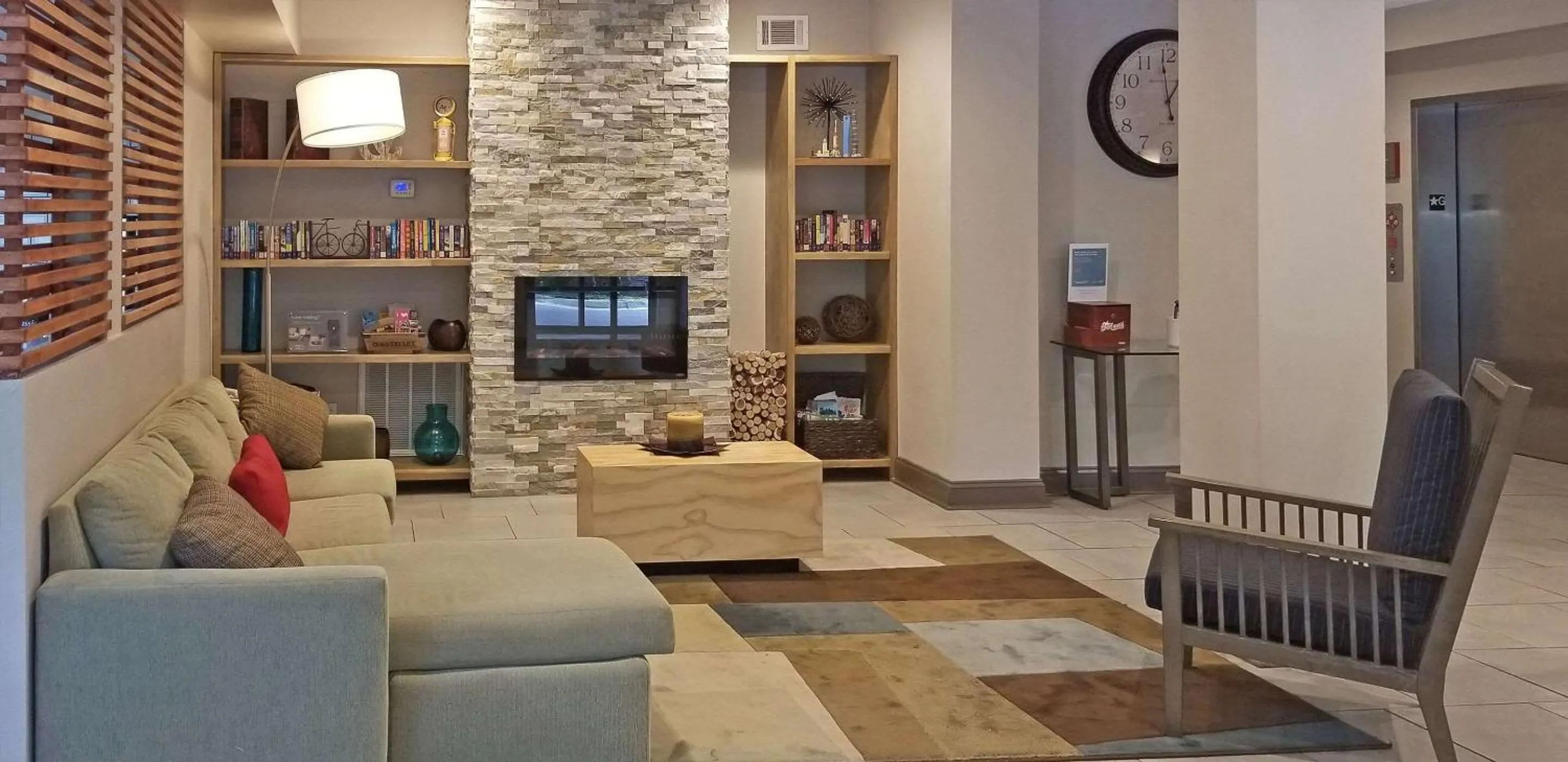Lobby or reception in Country Inn & Suites by Radisson, Canton, GA