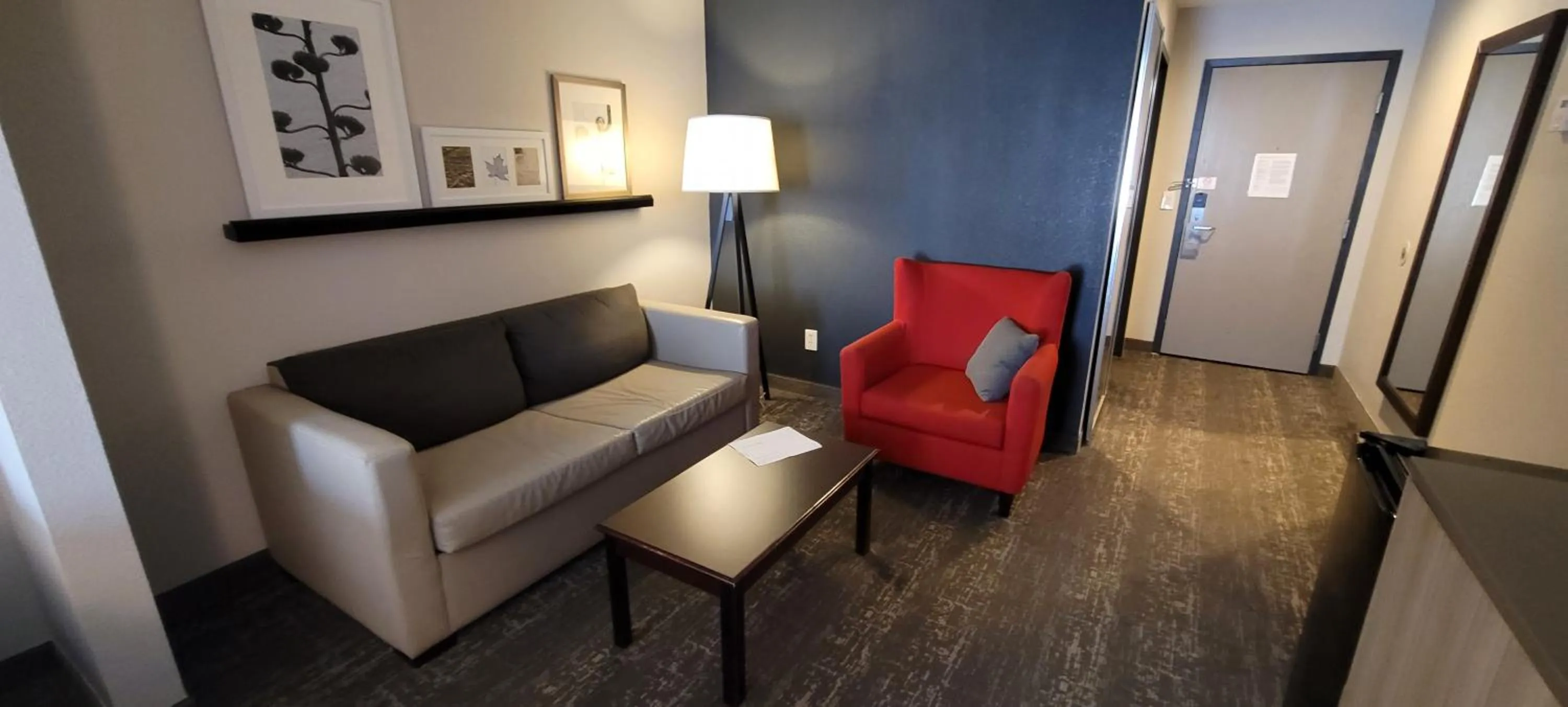 Seating area in Country Inn & Suites by Radisson, Canton, GA