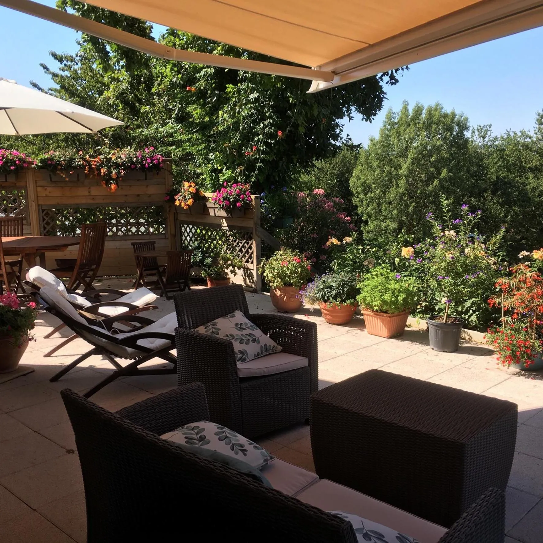 Balcony/Terrace in Le Relais des Malettes Chambres d'hôtes B&B