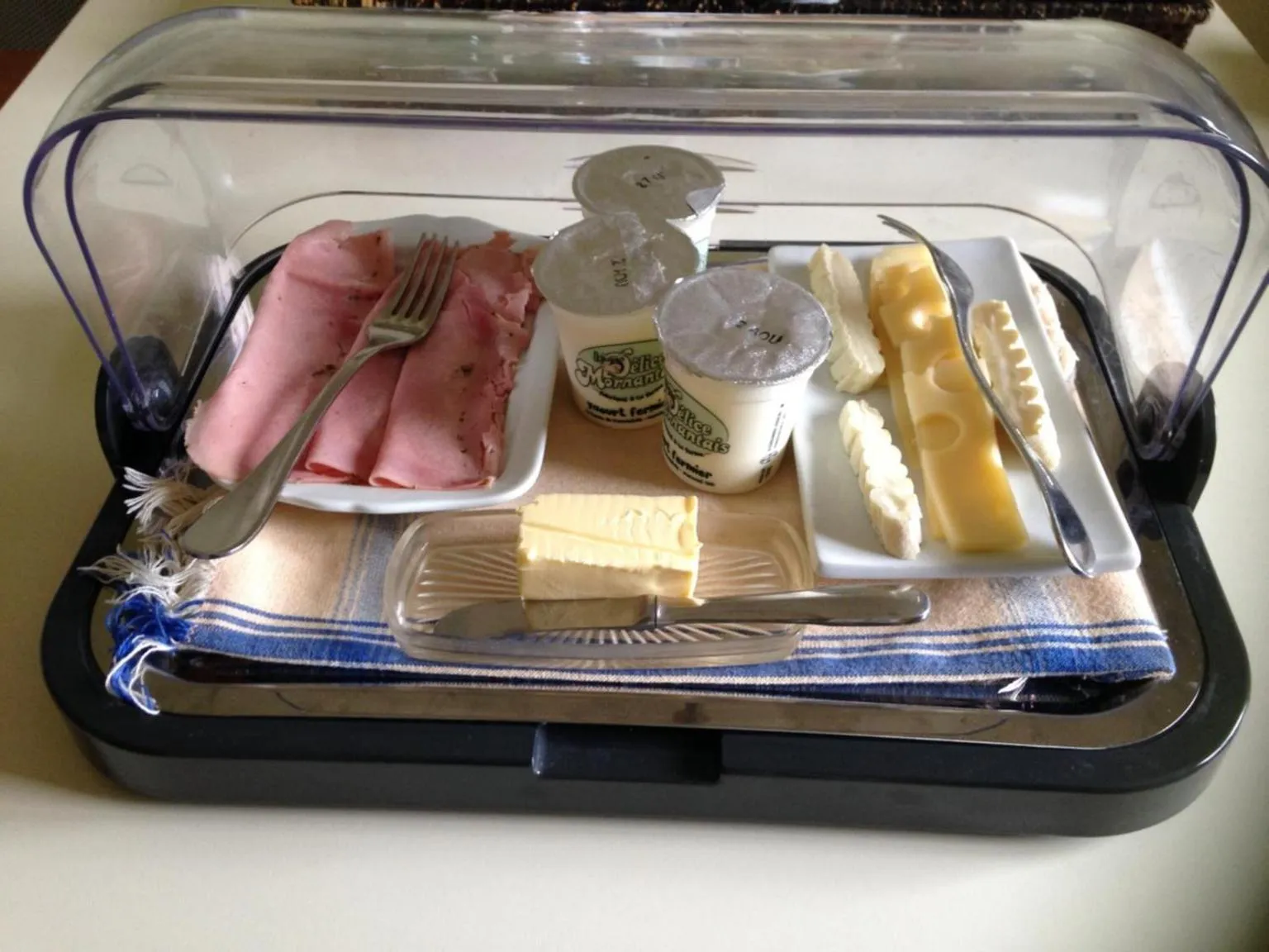 Continental breakfast in Le Relais des Malettes Chambres d'hôtes B&B