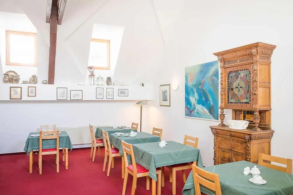 Restaurant/places to eat in Hotel Lauer