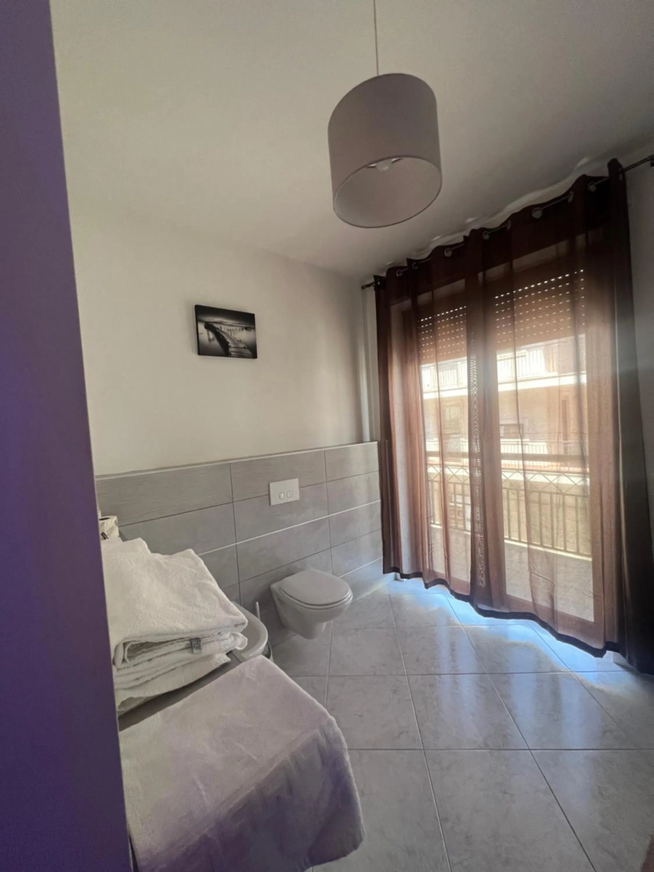 Shower, Bed in Dimora Le Grottaglie