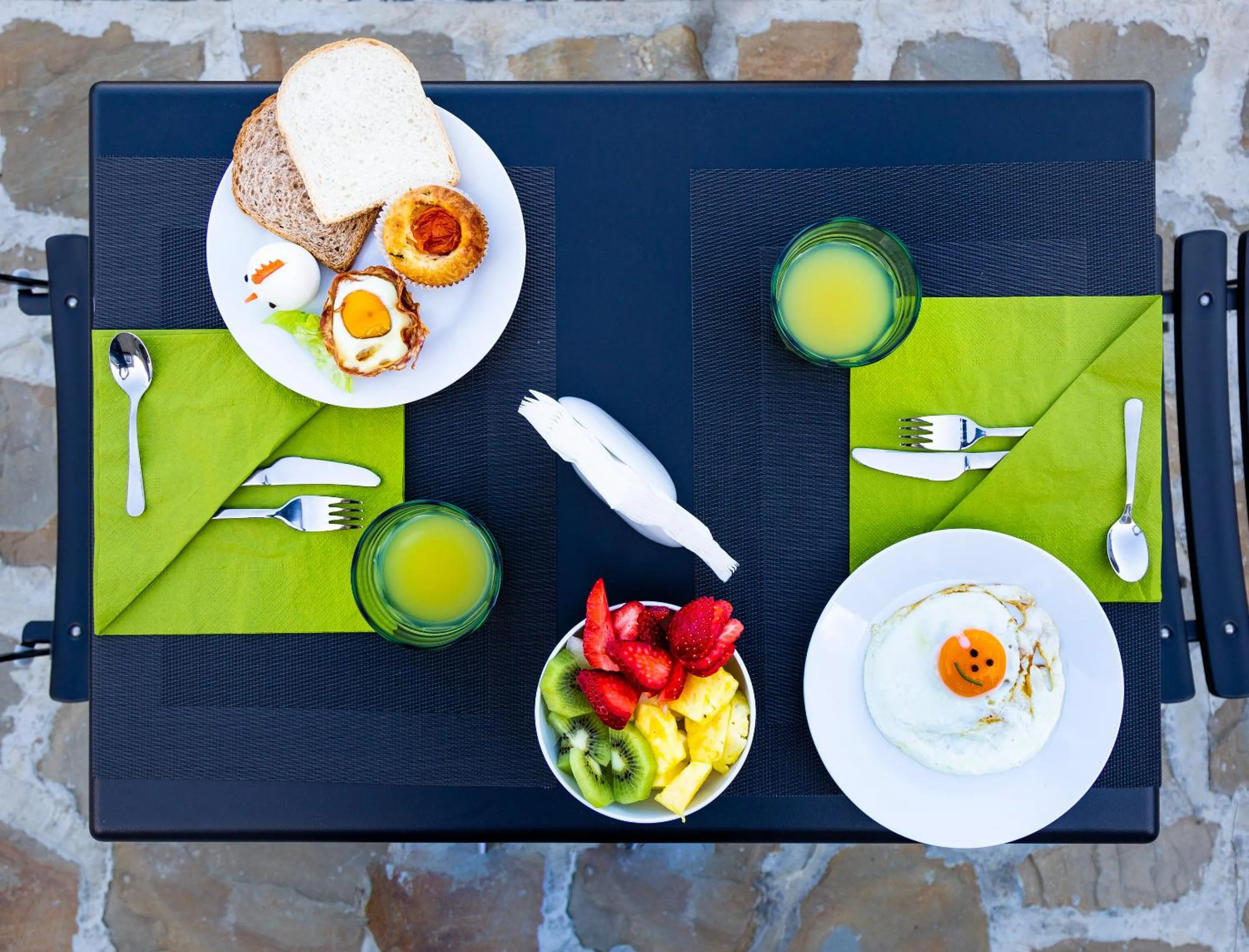 Food and drinks in Maison Bon Bon