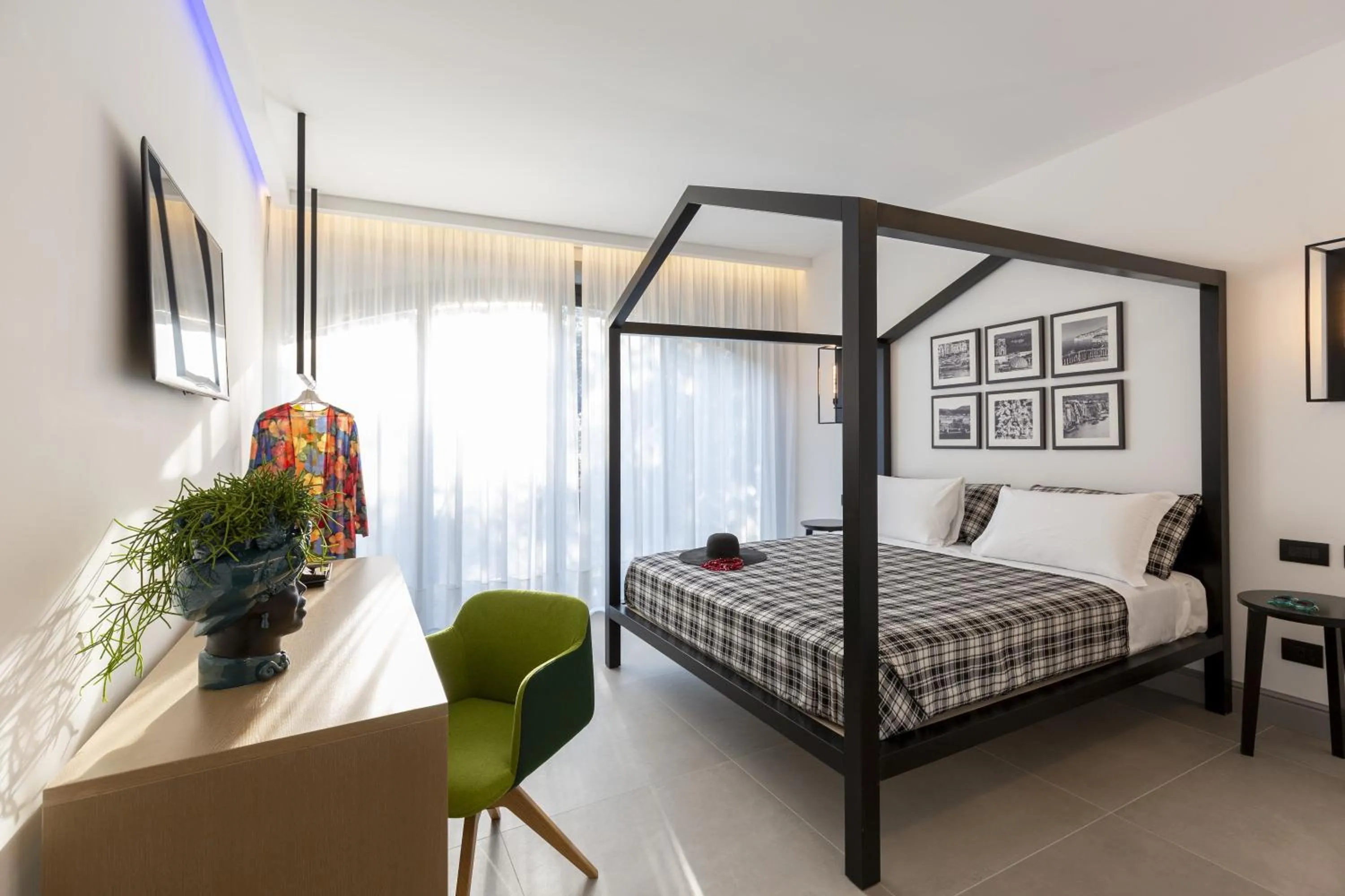 Photo of the whole room, Bed in Maison Bon Bon