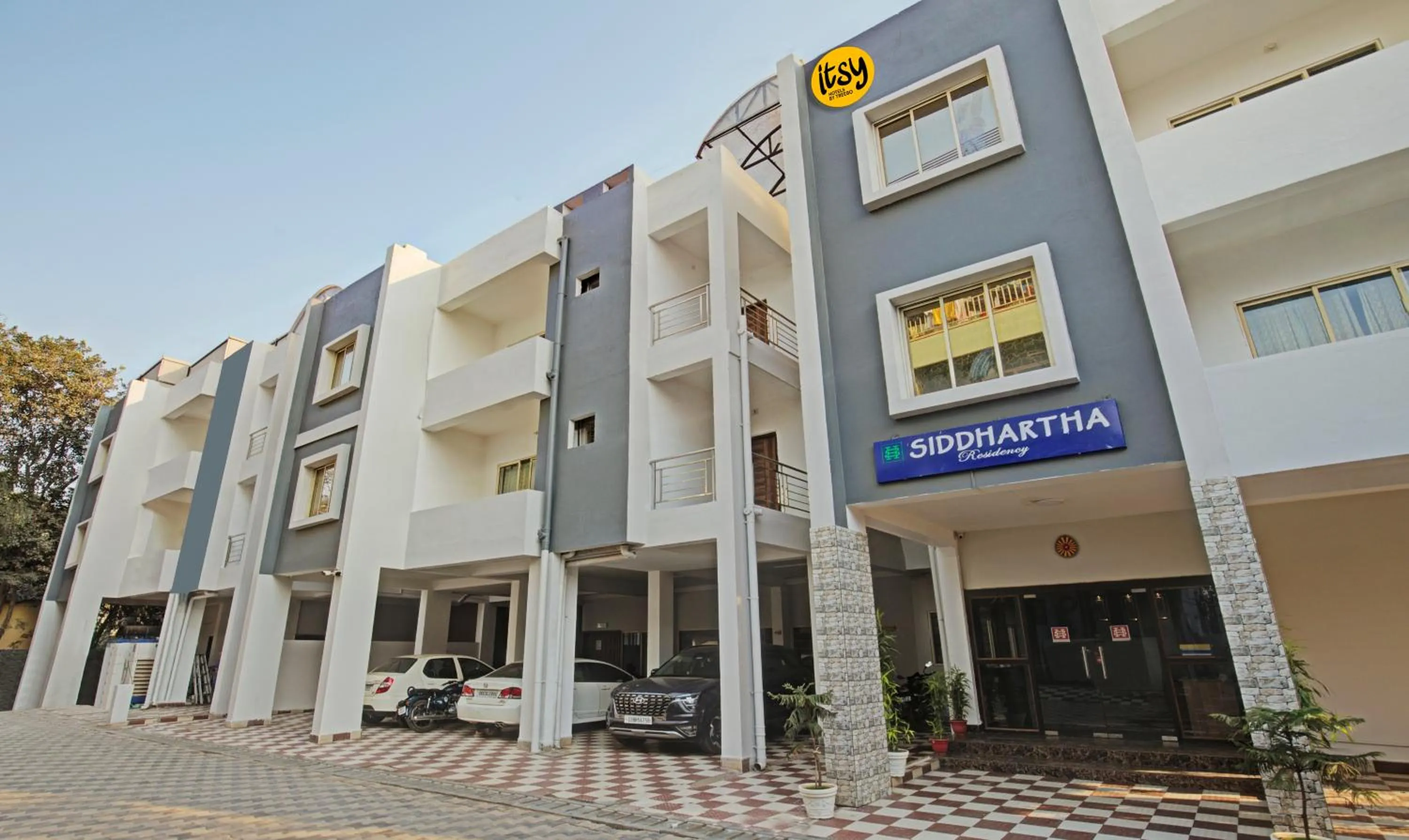 Property building in Itsy Hotels Sidhartha Residency