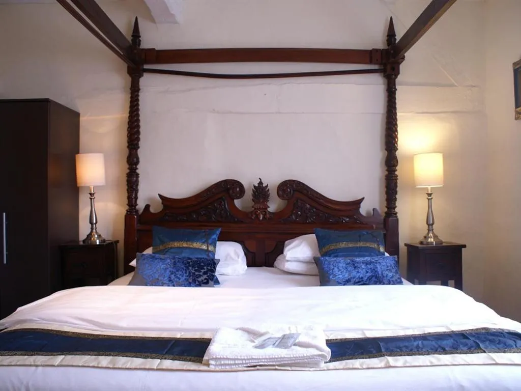 Bedroom, Bed in THE SARACENS HEAD INN