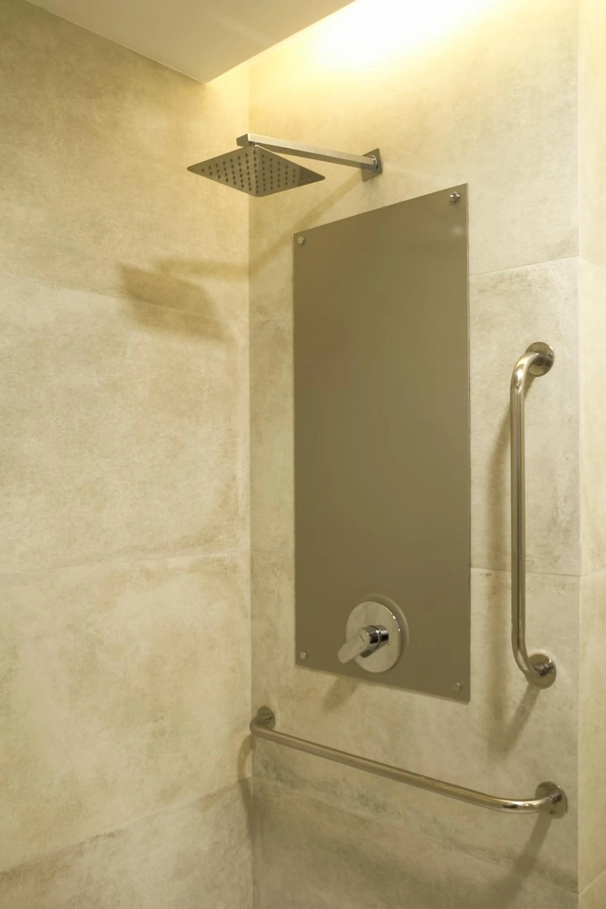 Shower in Slaviero Campina Grande