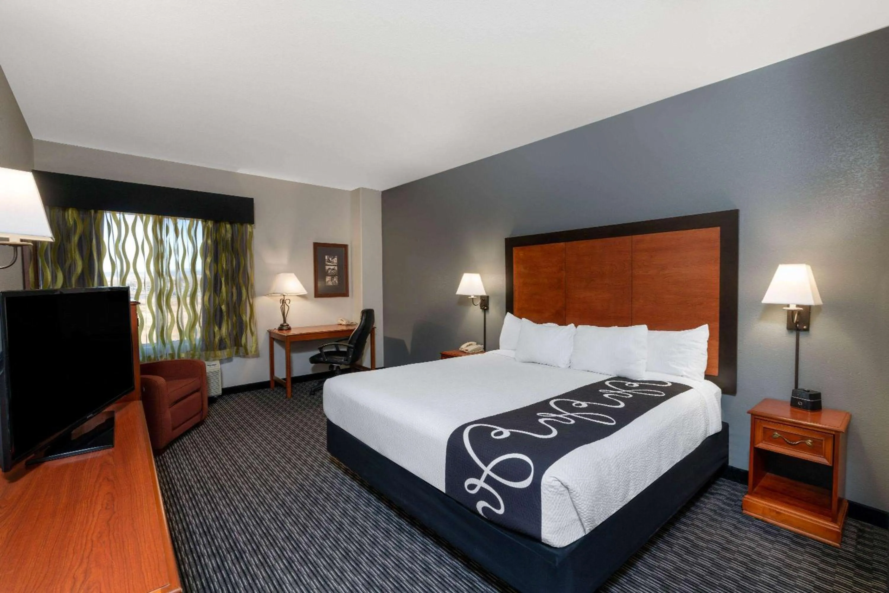 Communal lounge/ TV room, Bed in La Quinta by Wyndham Rifle