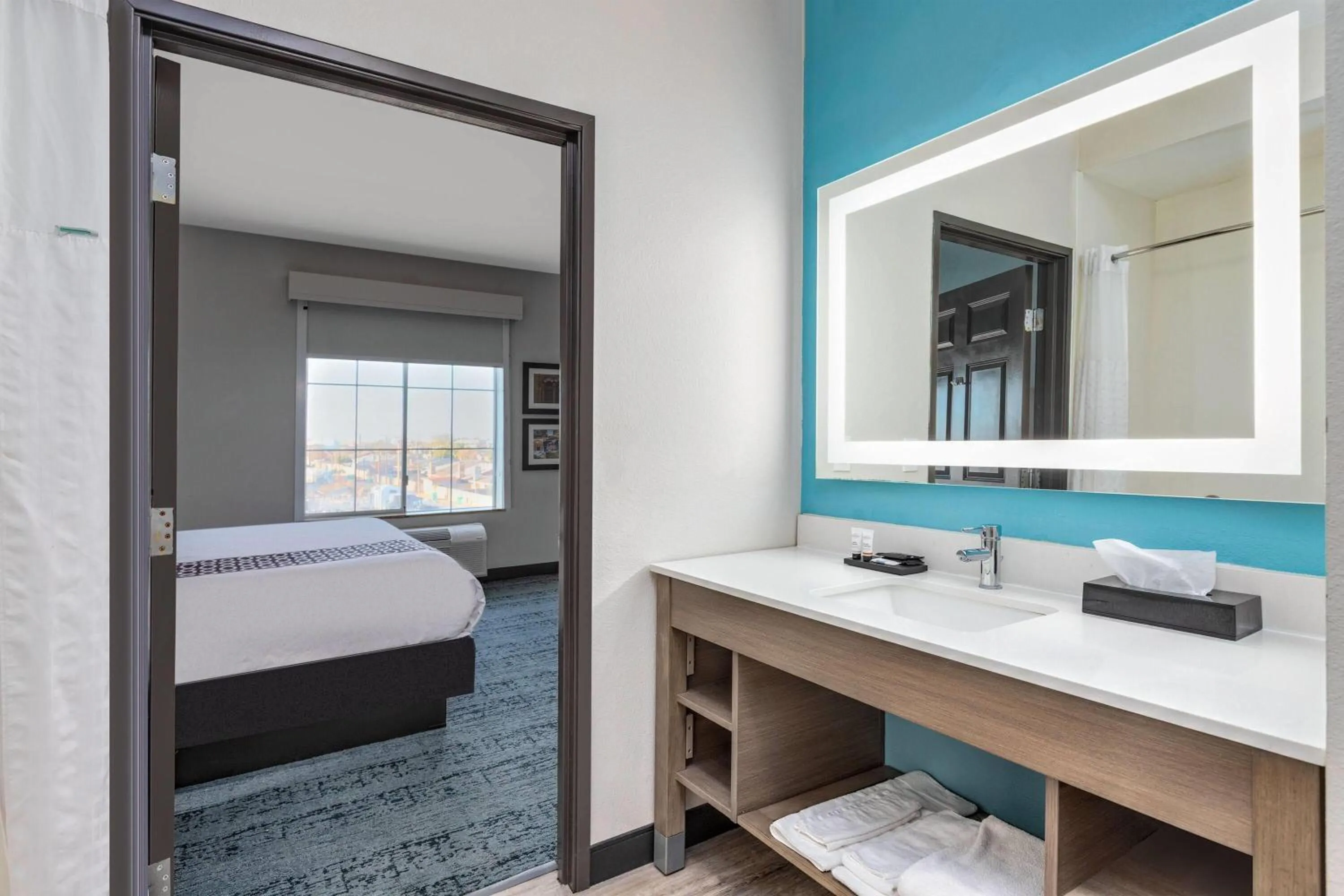 Bathroom, Bed in La Quinta by Wyndham Hobbs