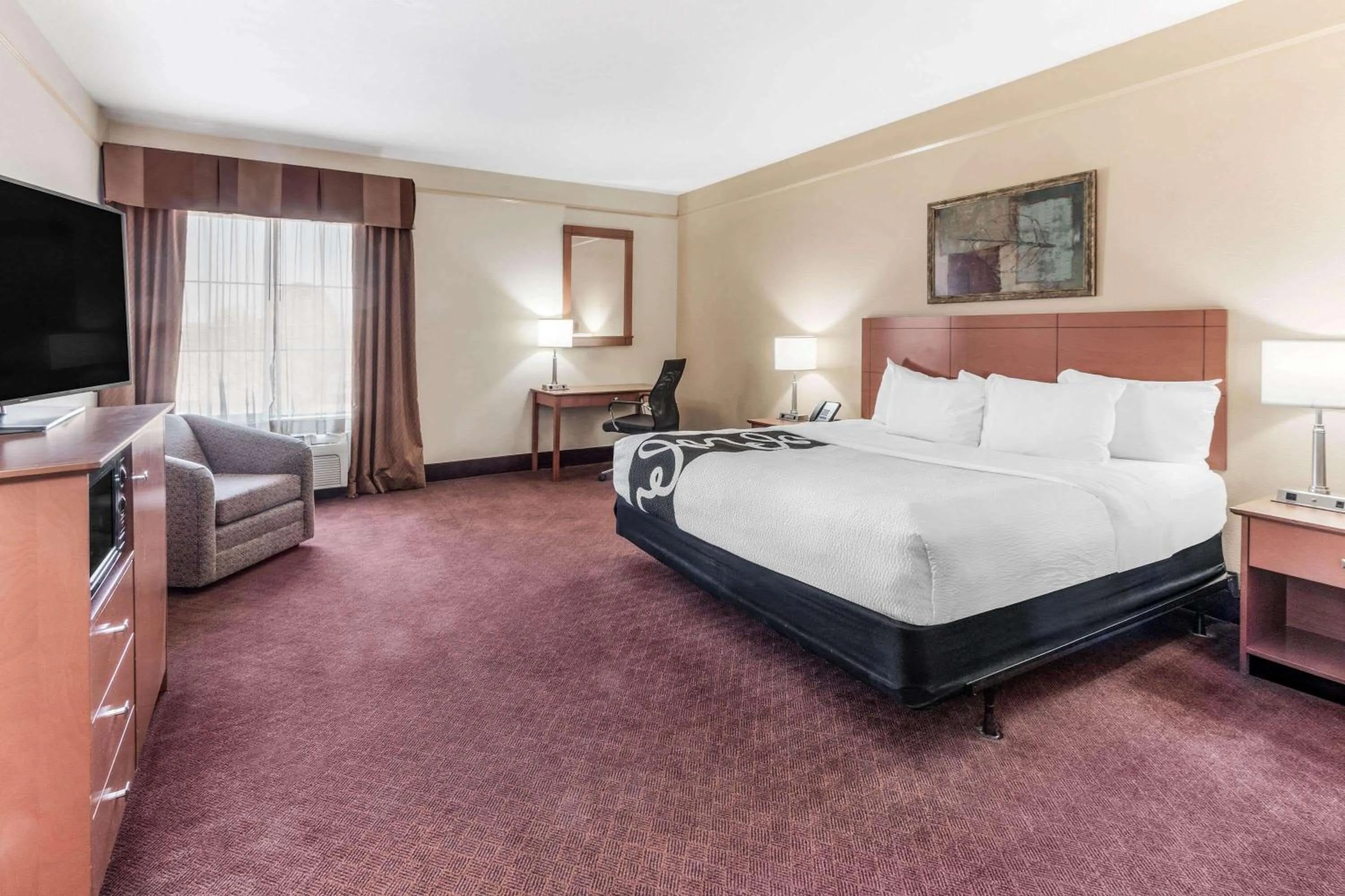 Photo of the whole room, Bed in La Quinta by Wyndham Hobbs