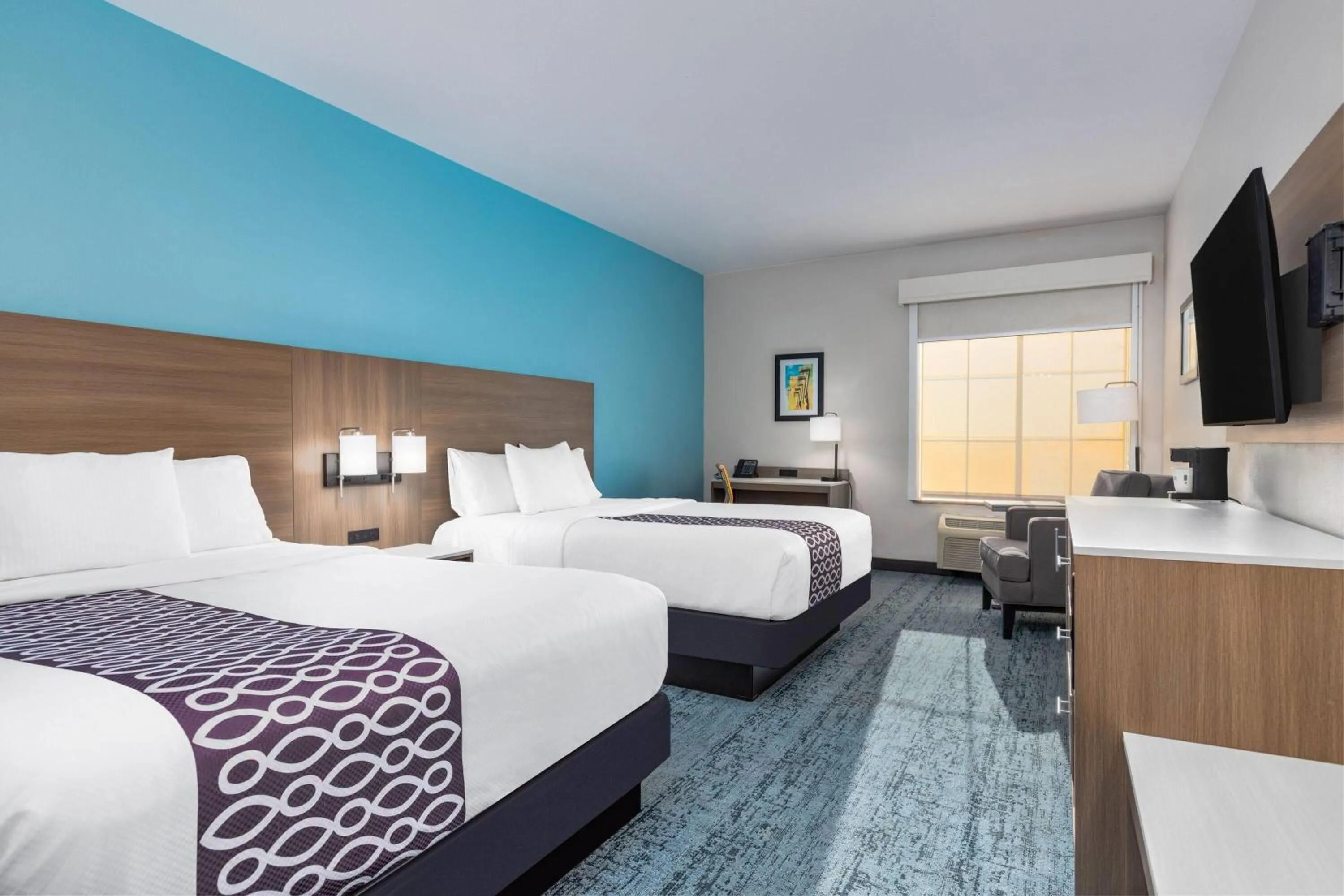 Photo of the whole room, Bed in La Quinta by Wyndham Hobbs