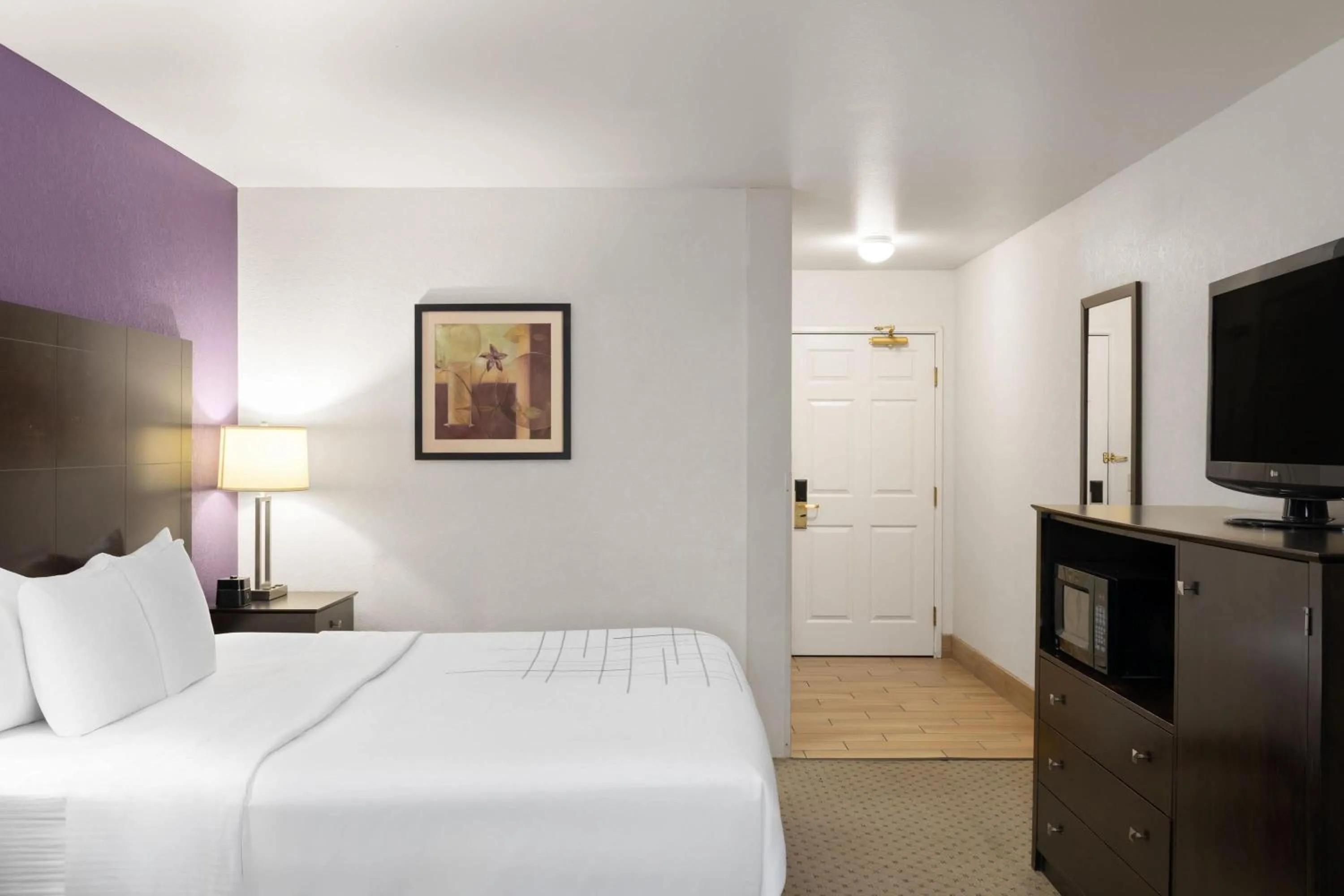 Photo of the whole room, Bed in La Quinta by Wyndham Spokane Valley