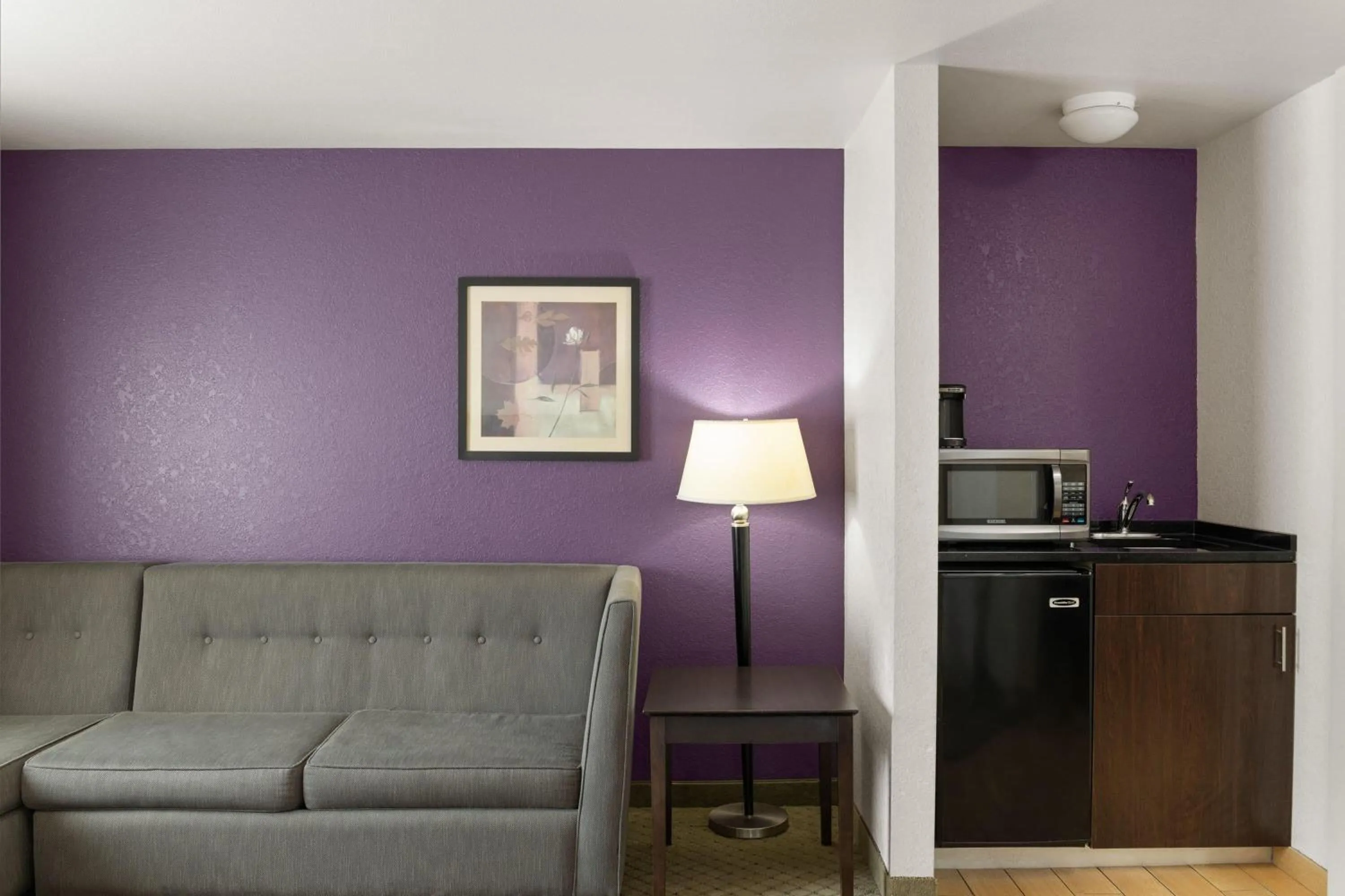 Photo of the whole room in La Quinta by Wyndham Spokane Valley