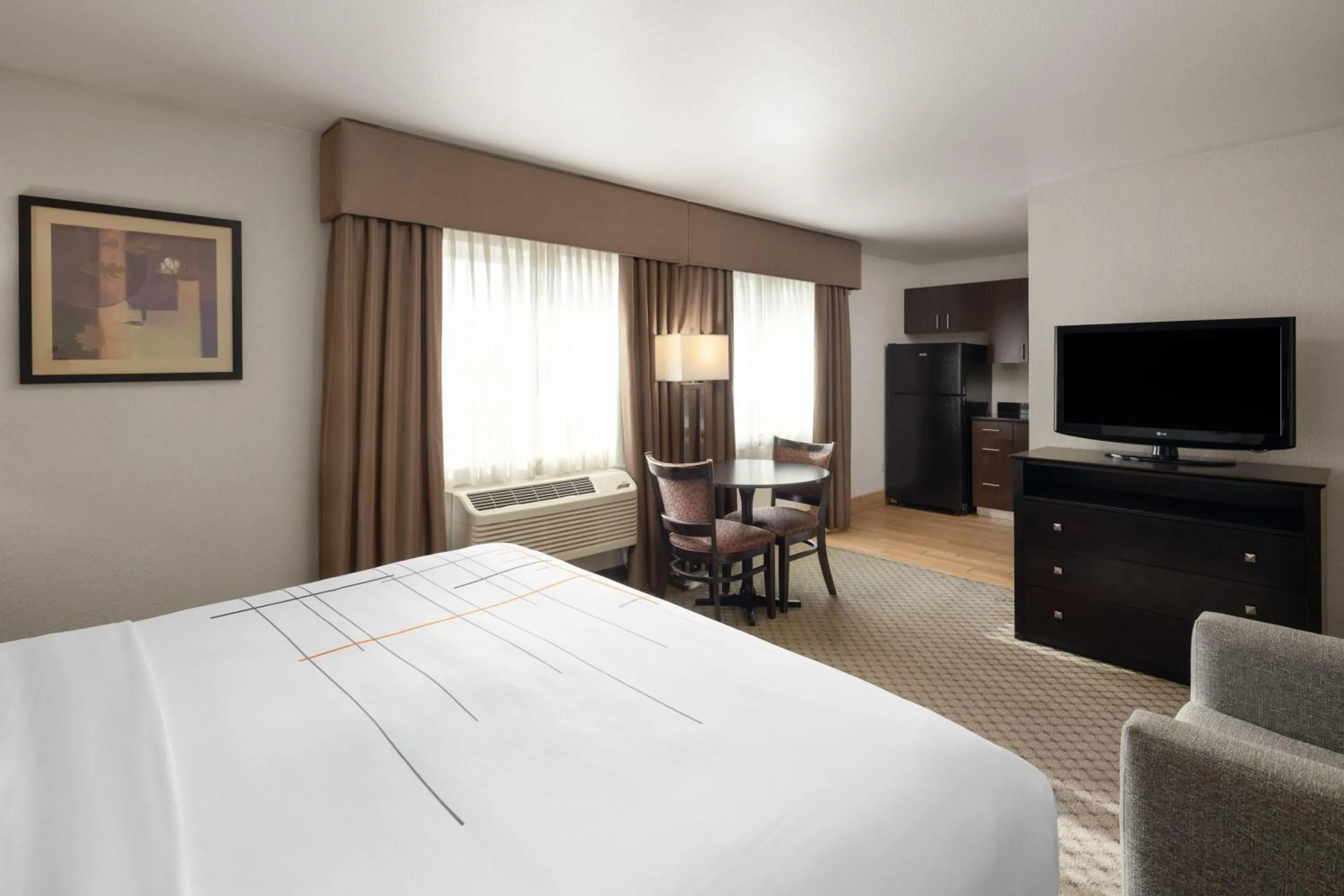 Photo of the whole room, Bed in La Quinta by Wyndham Spokane Valley