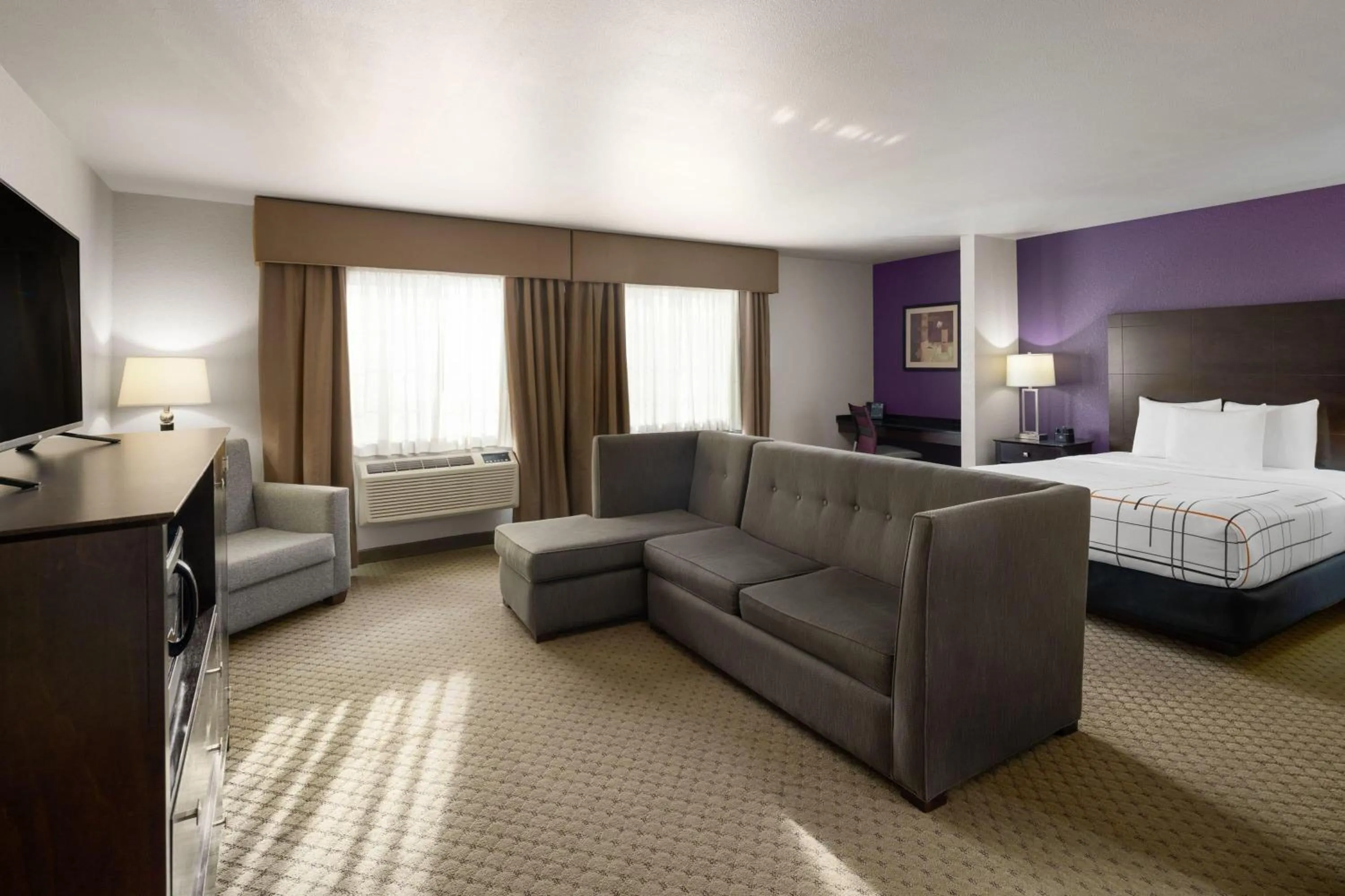 Photo of the whole room, Bed in La Quinta by Wyndham Spokane Valley