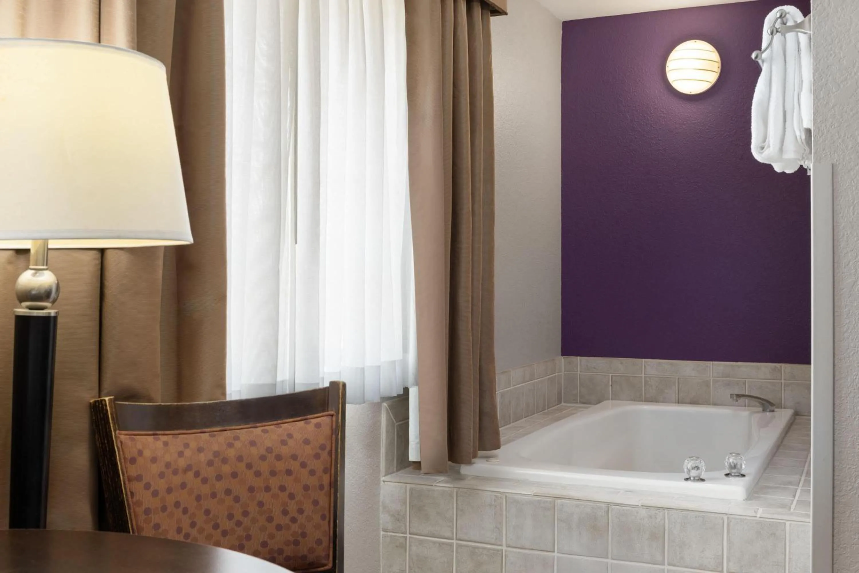 Bath in La Quinta by Wyndham Spokane Valley