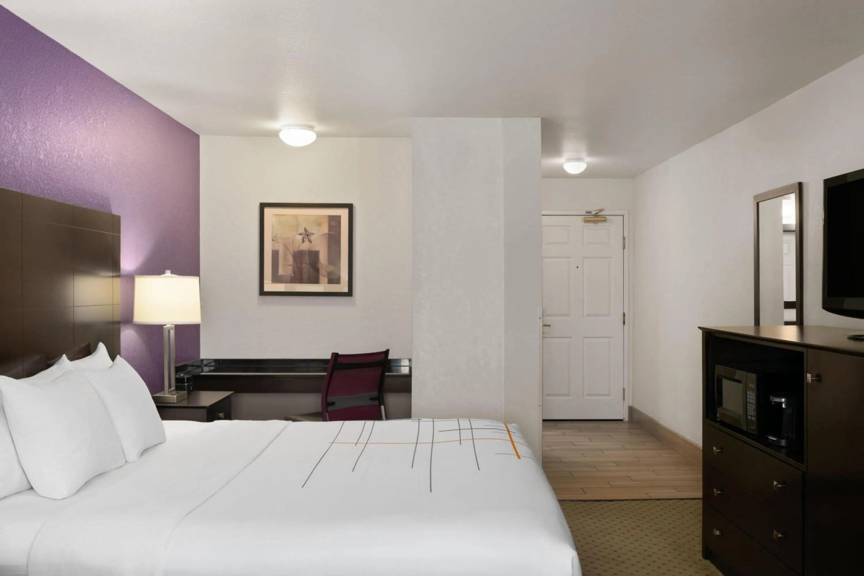 Photo of the whole room, Bed in La Quinta by Wyndham Spokane Valley