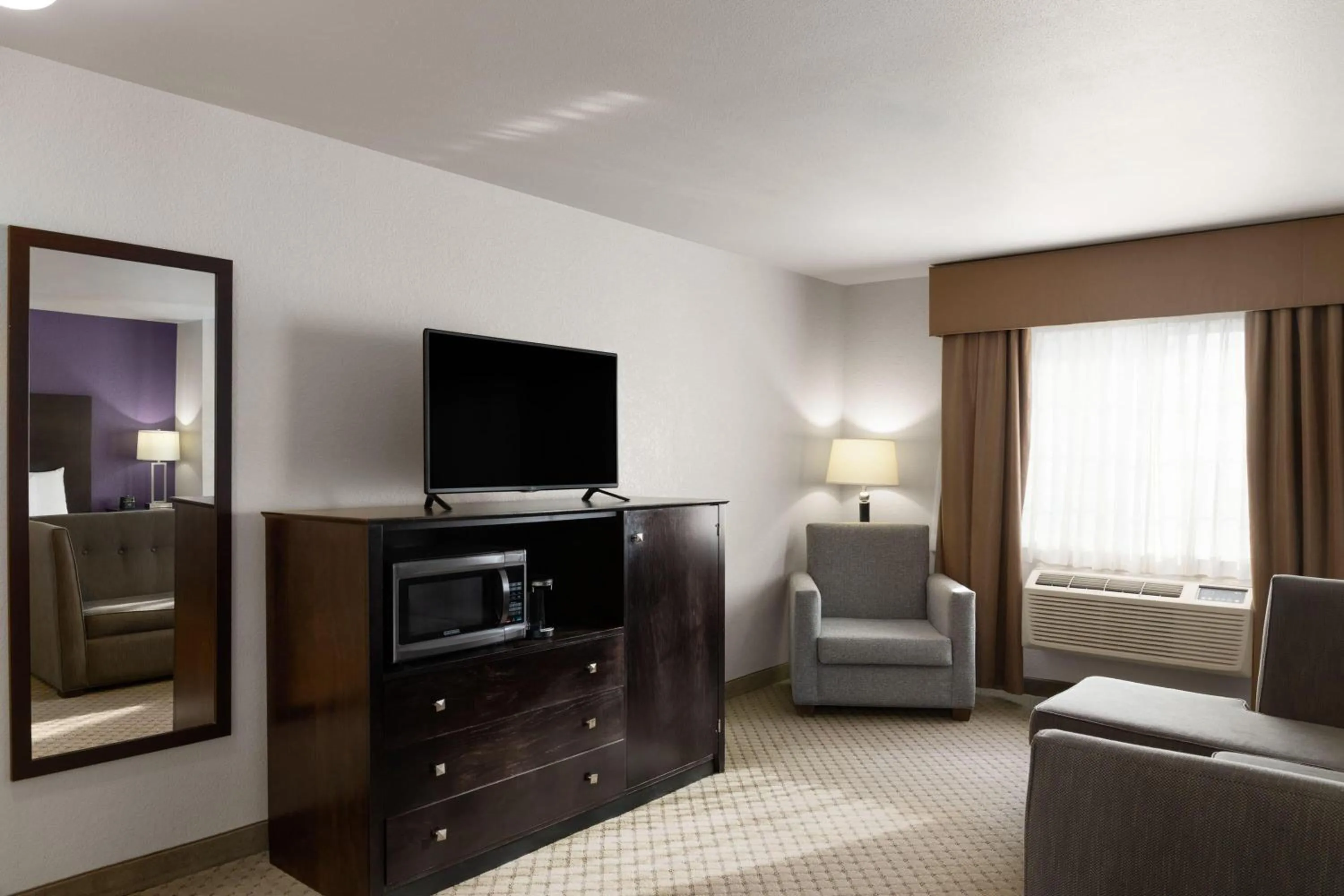 Photo of the whole room in La Quinta by Wyndham Spokane Valley