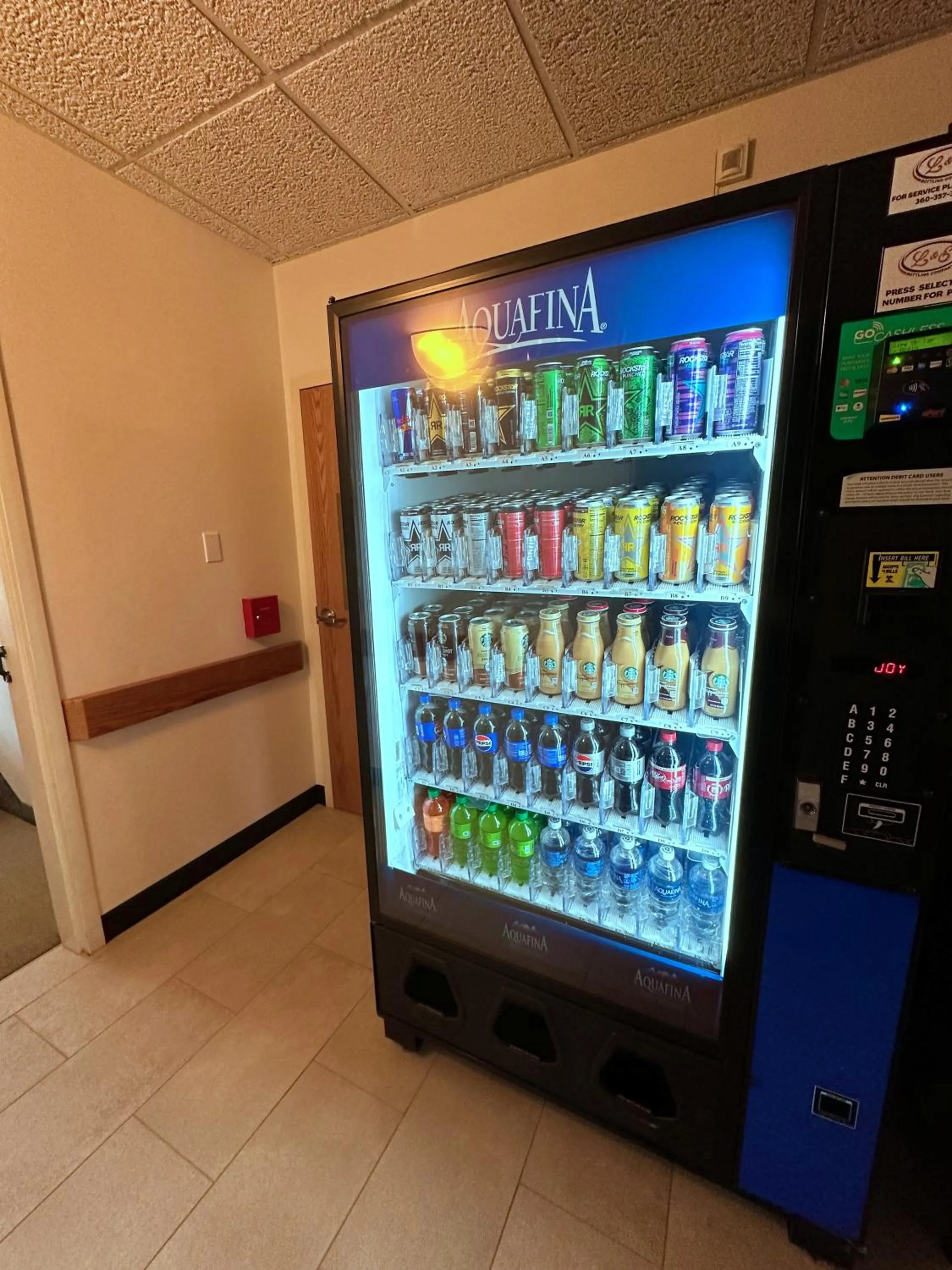 vending machine in Peppermill Empress Inn