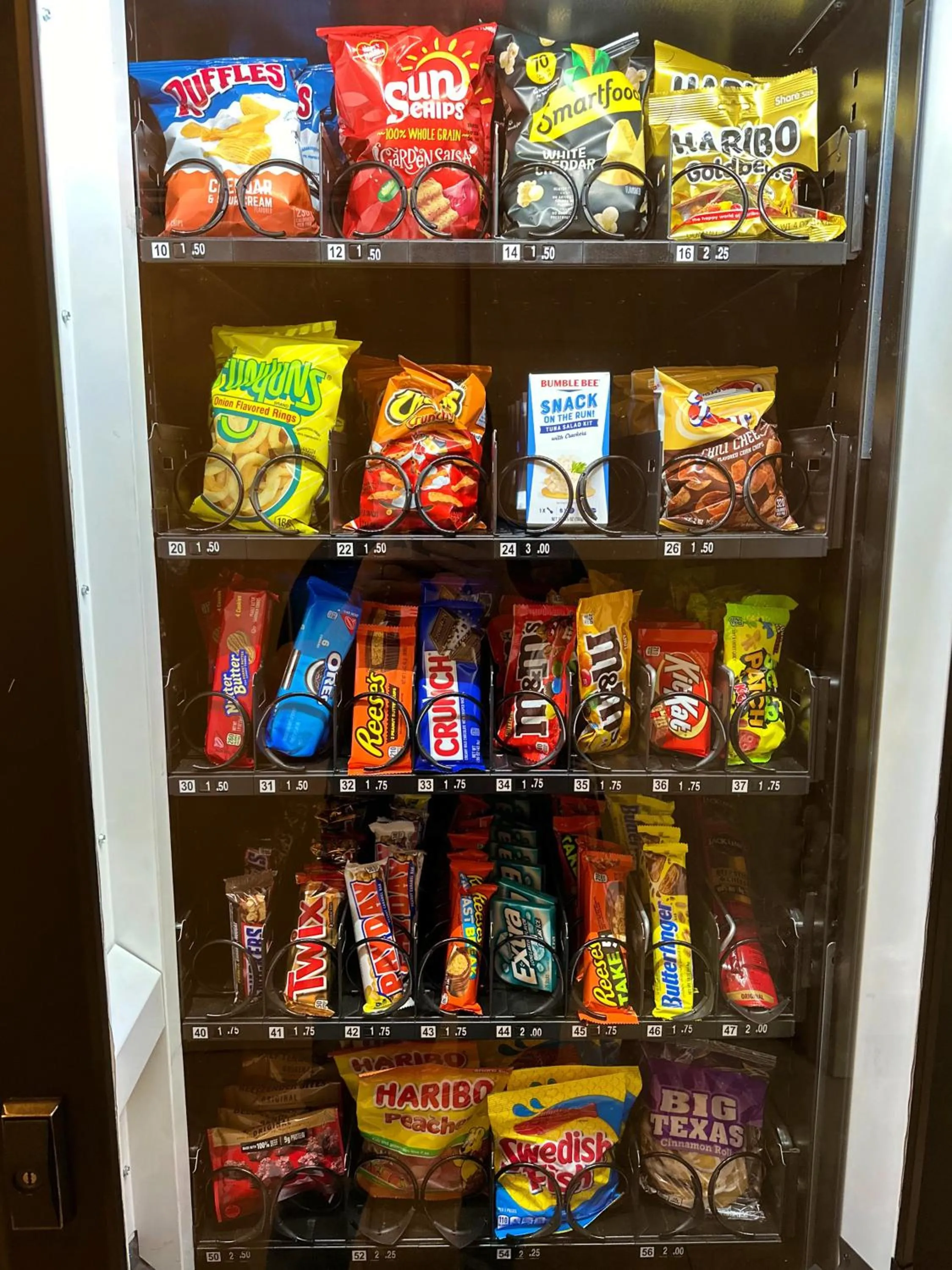 vending machine in Peppermill Empress Inn