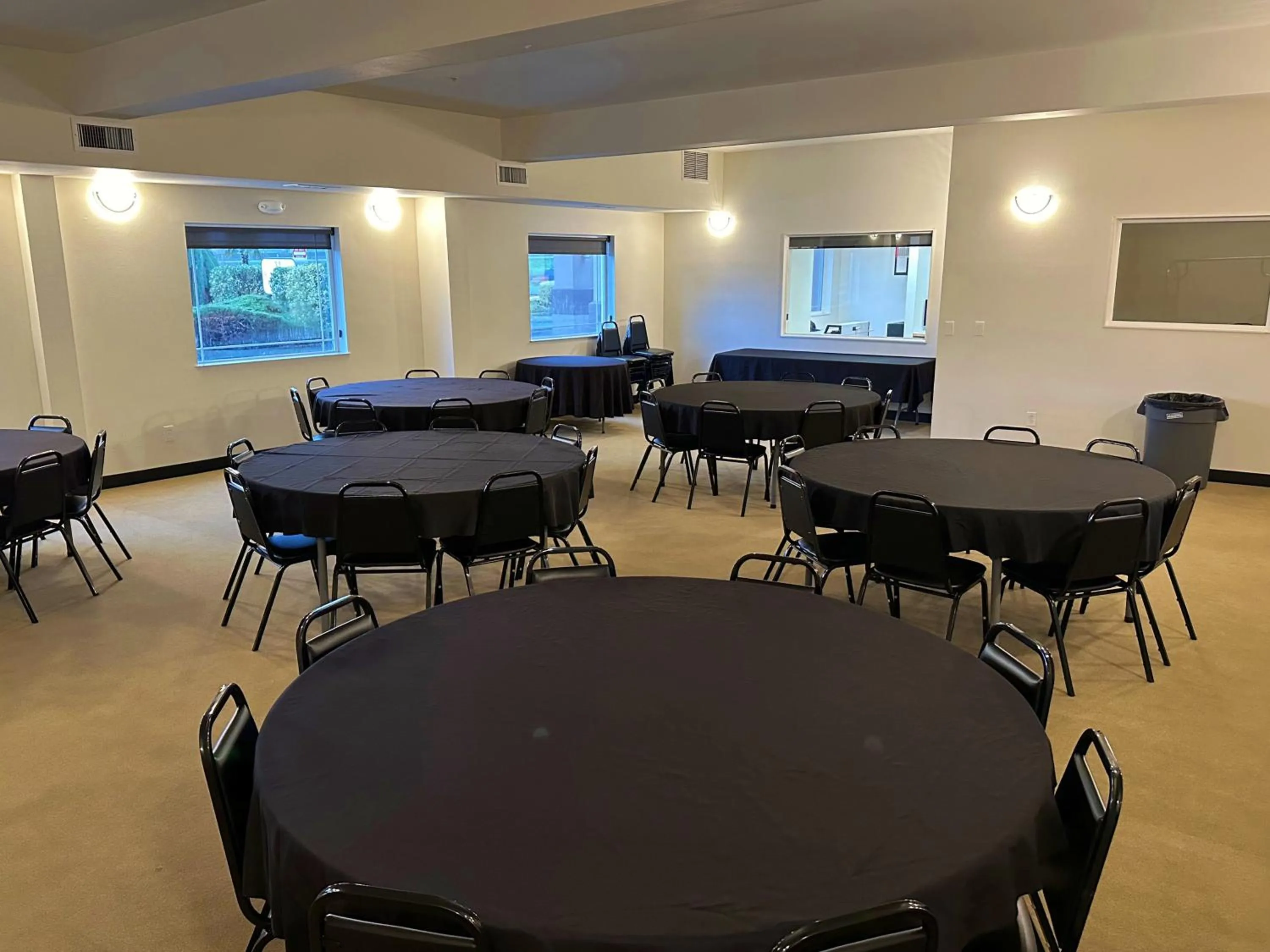 Meeting/conference room in Peppermill Empress Inn