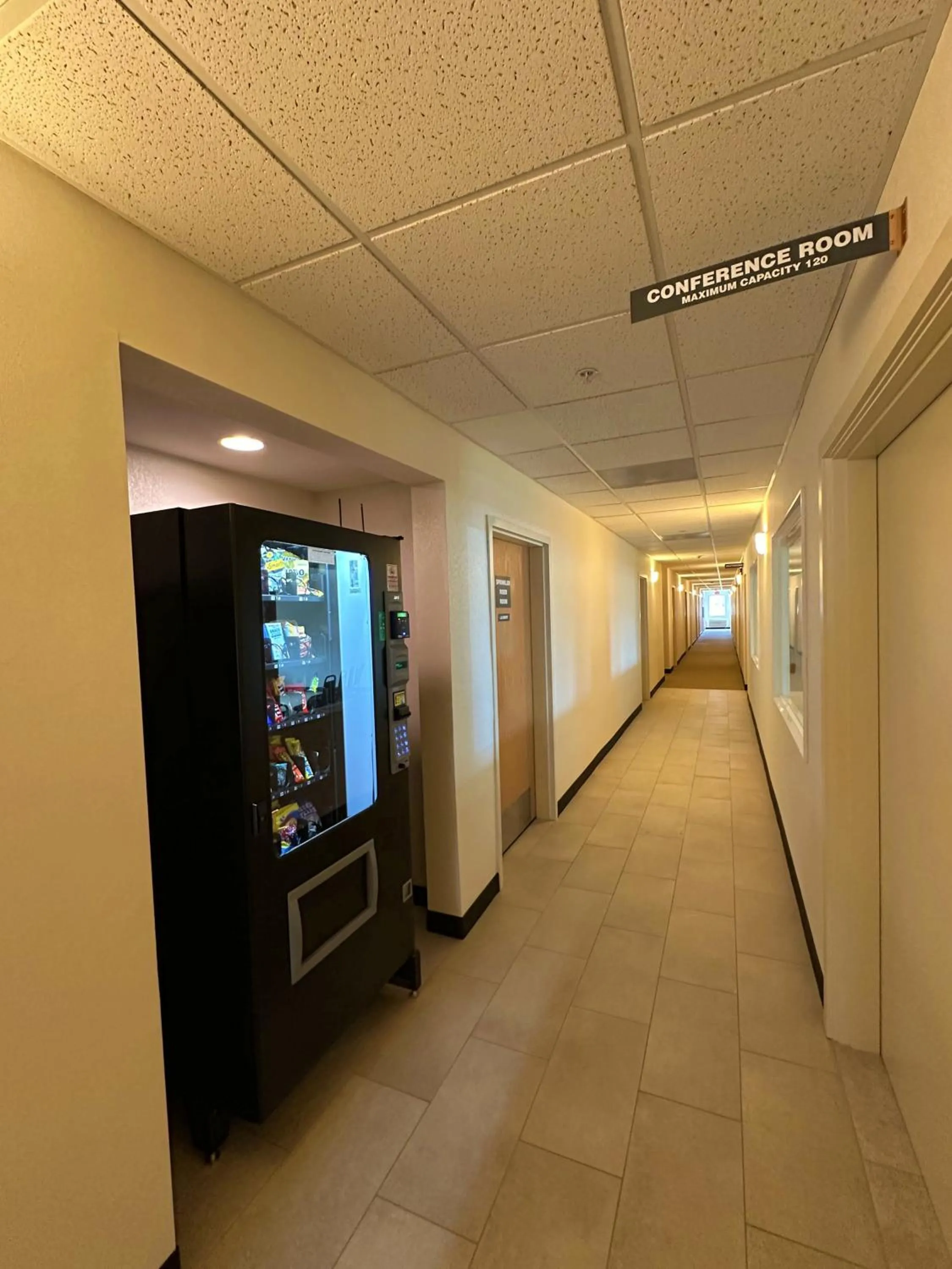 vending machine in Peppermill Empress Inn