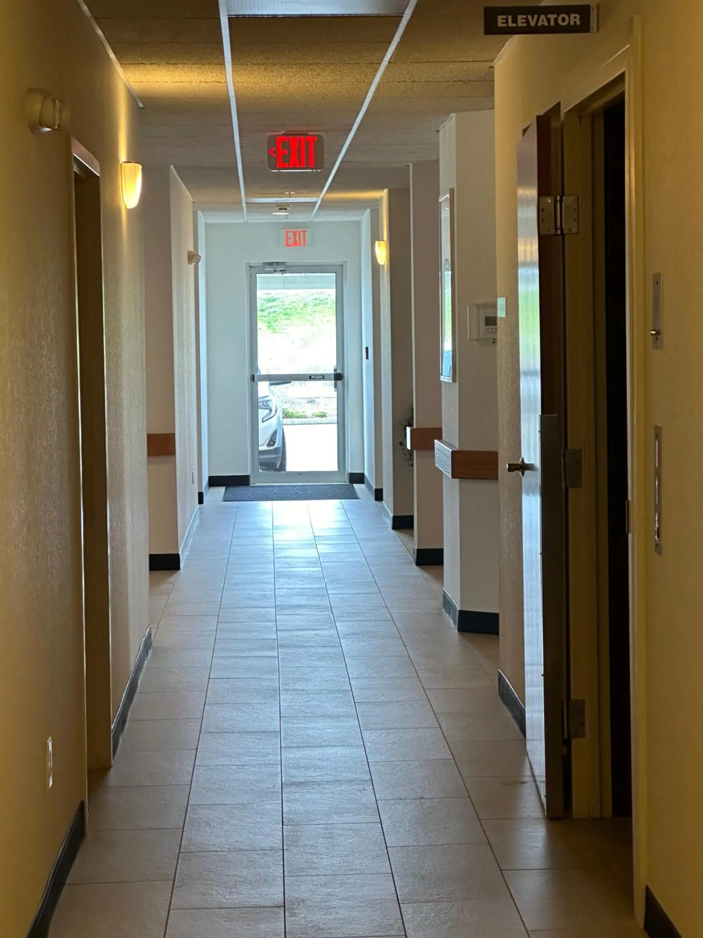 elevator in Peppermill Empress Inn