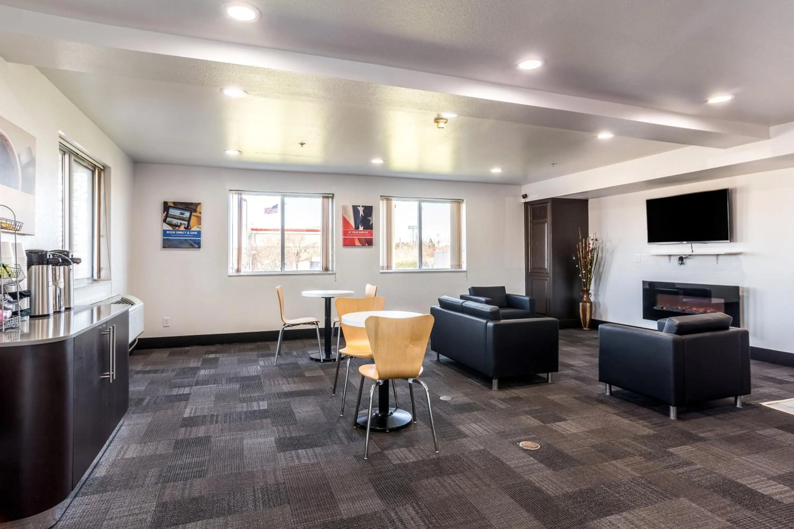 Lobby or reception in Motel 6-Barkeyville, PA