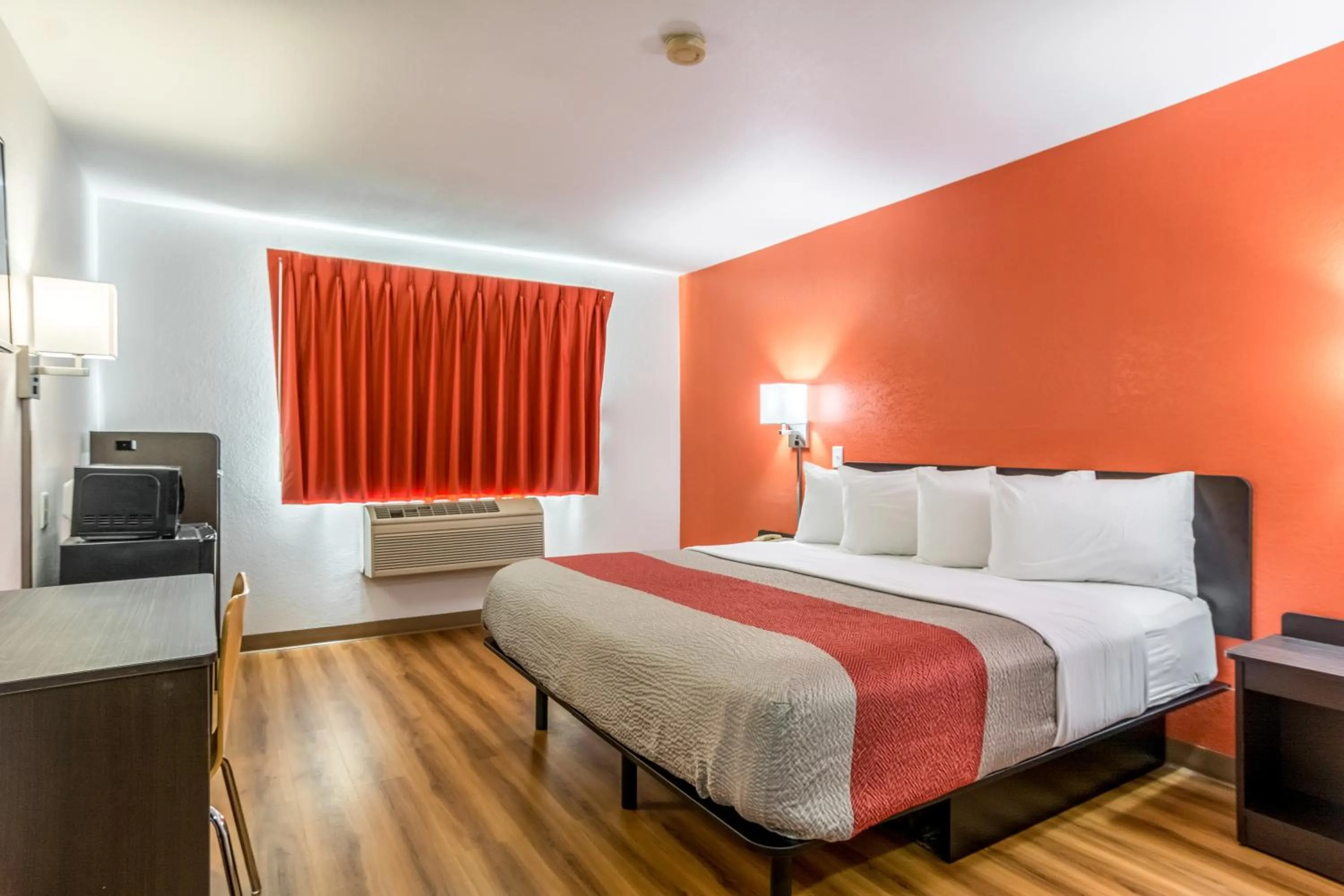 Bedroom, Bed in Motel 6-Barkeyville, PA