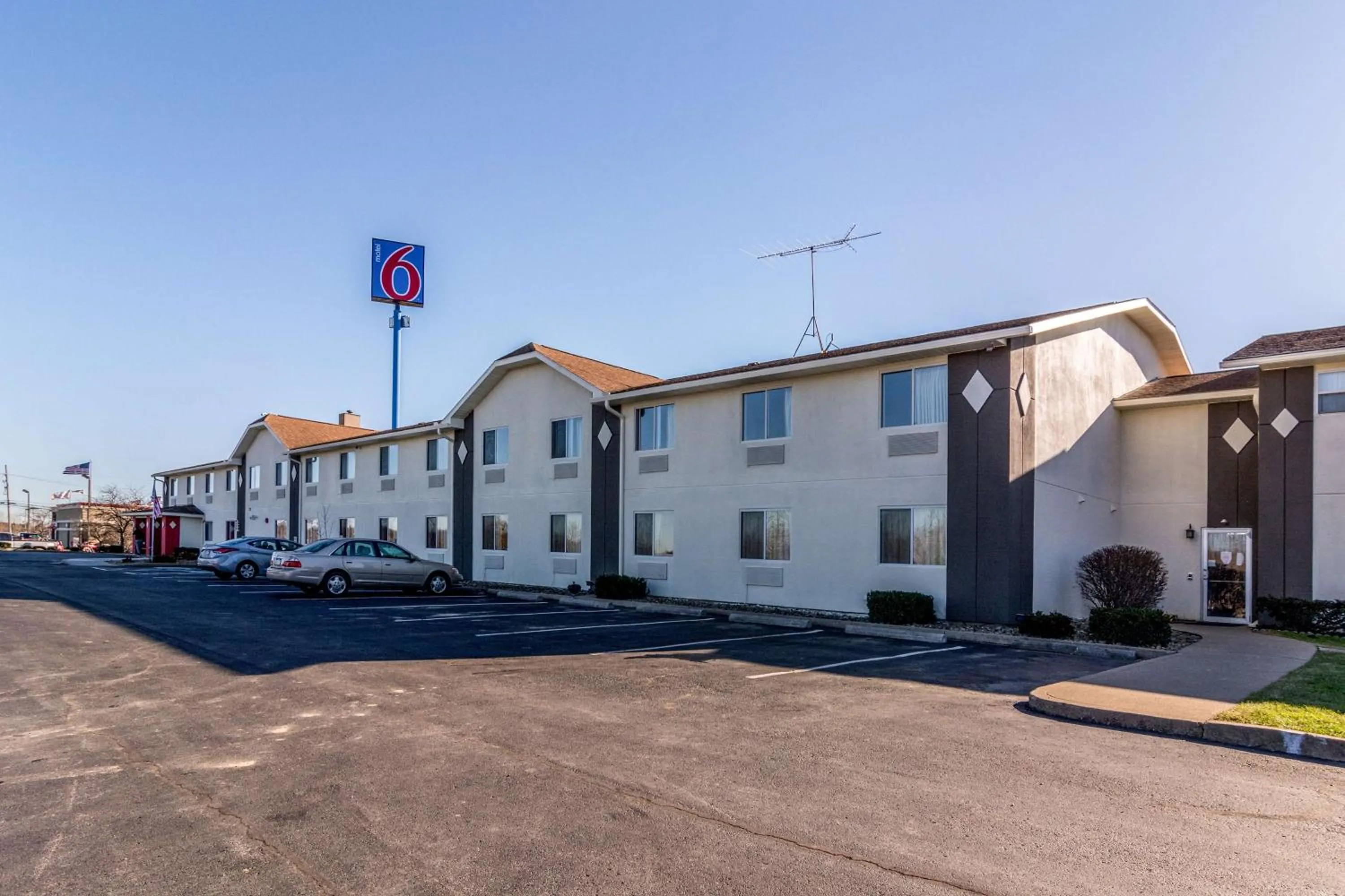 Property building in Motel 6-Barkeyville, PA