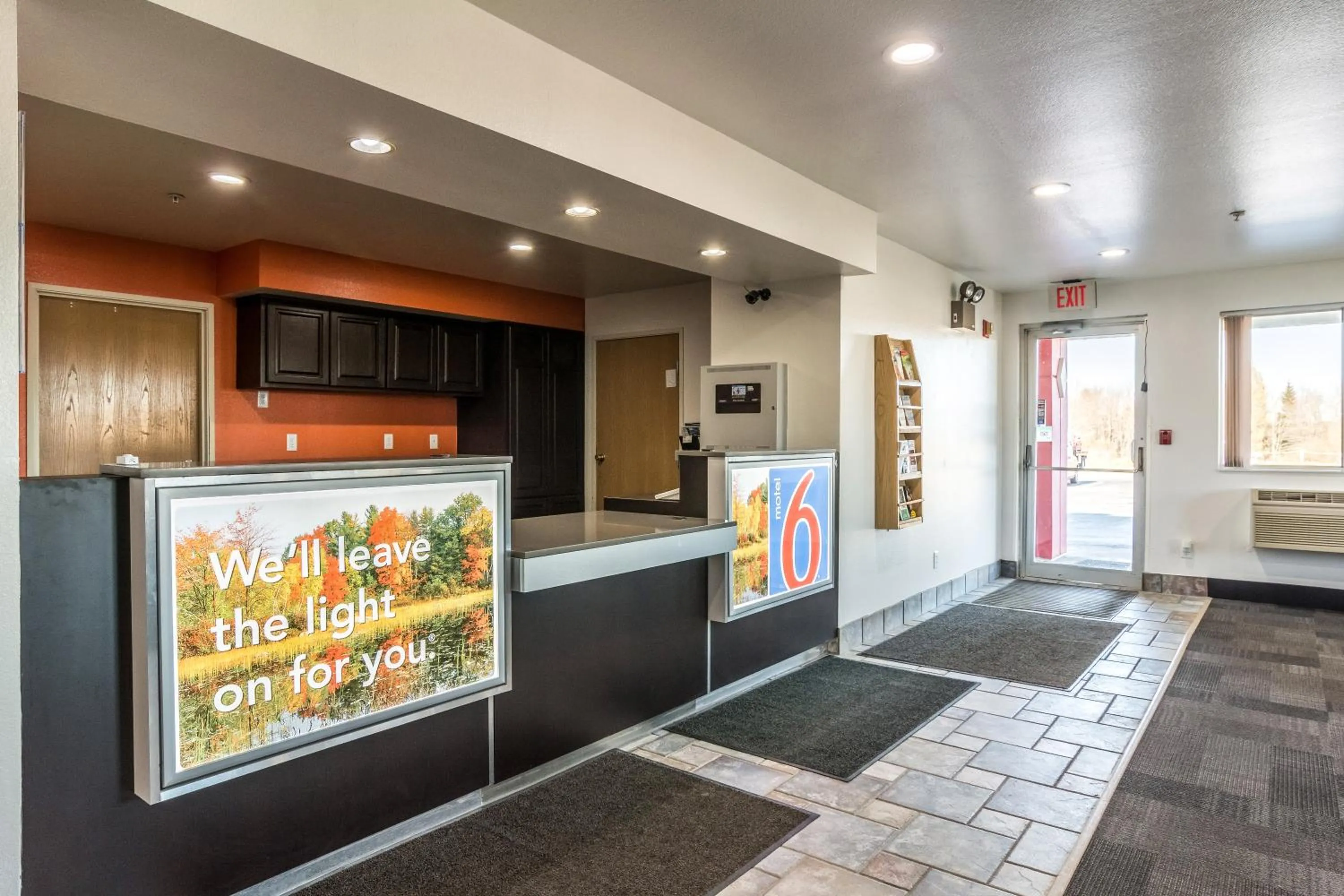 Lobby or reception in Motel 6-Barkeyville, PA