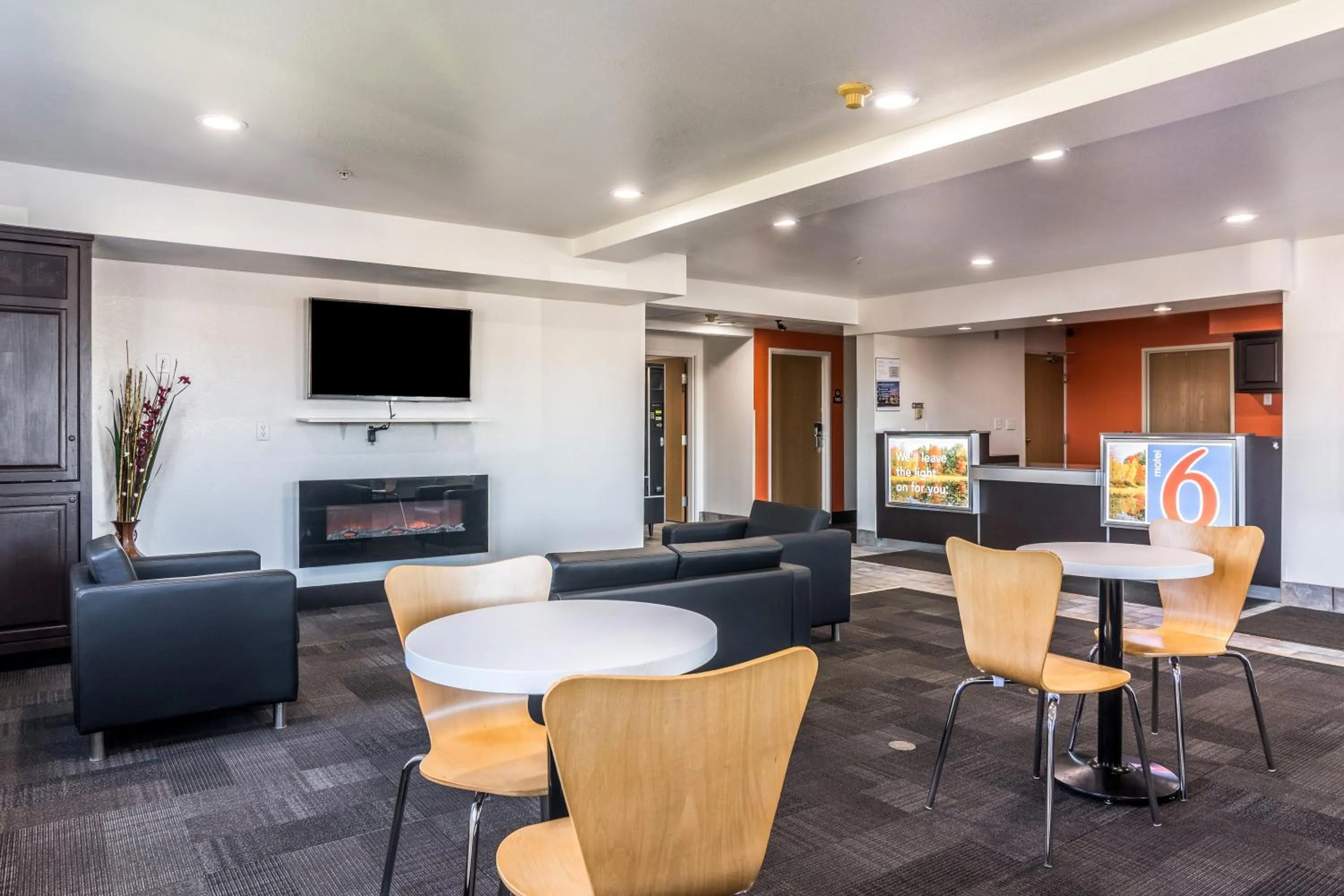 Lobby or reception in Motel 6-Barkeyville, PA