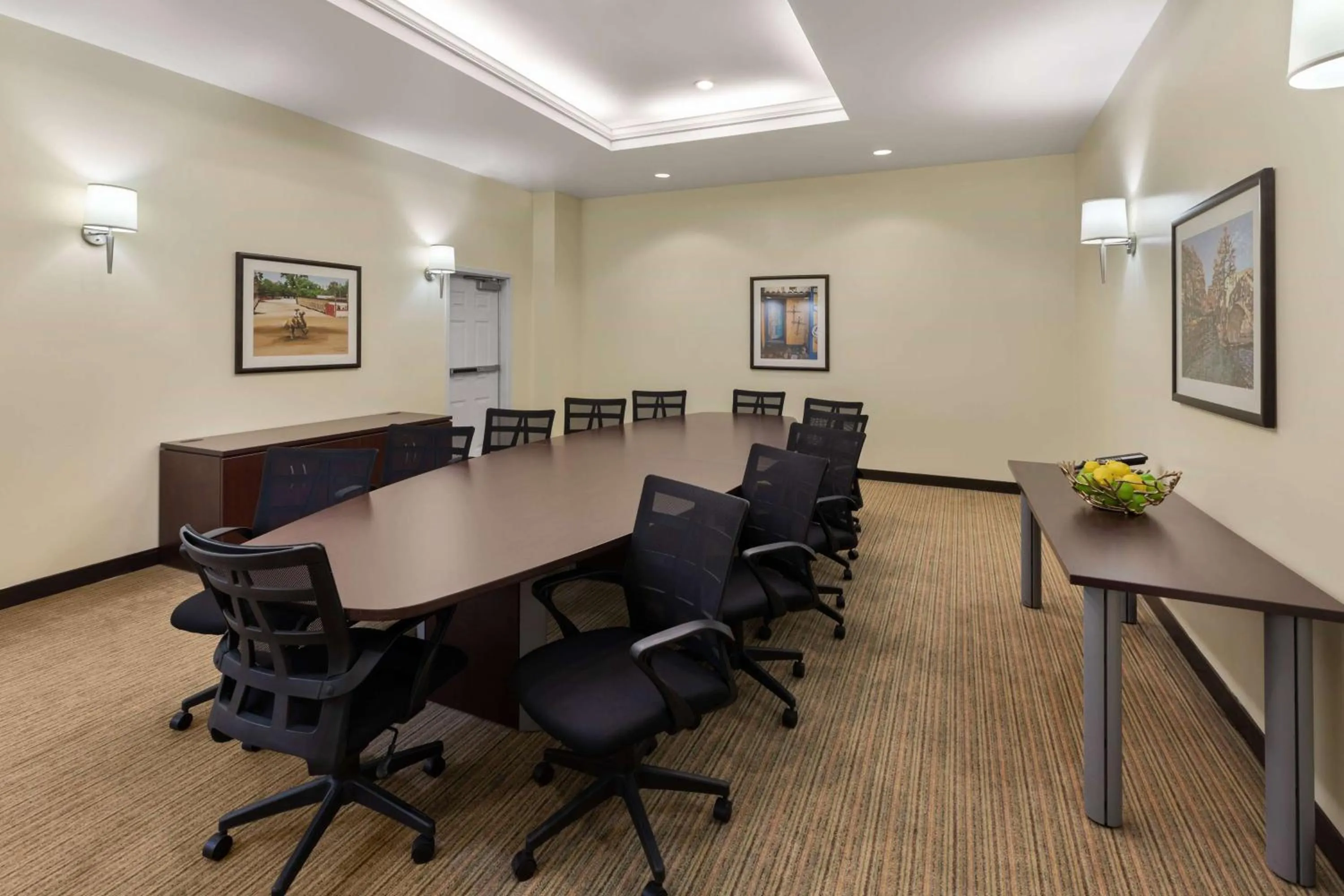 Meeting/conference room in La Quinta by Wyndham San Antonio Medical Ctr. NW