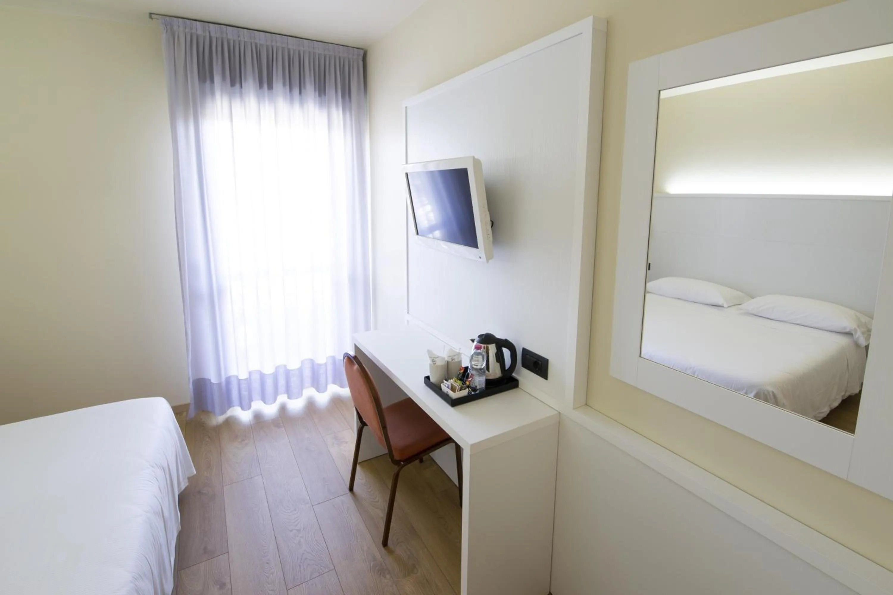 Photo of the whole room, Bed in Hotel Parigi 2 & Spa