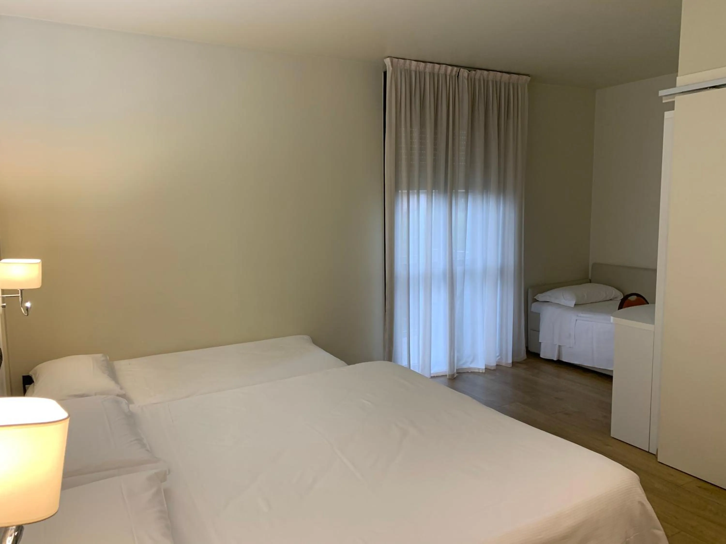 Bedroom, Bed in Hotel Parigi 2 & Spa