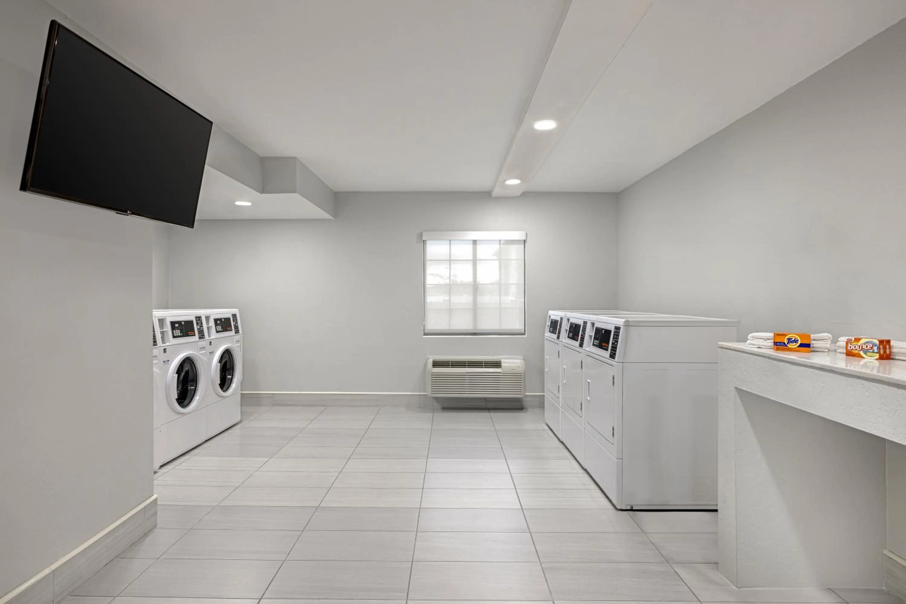 laundry in Spark by Hilton Rock Springs