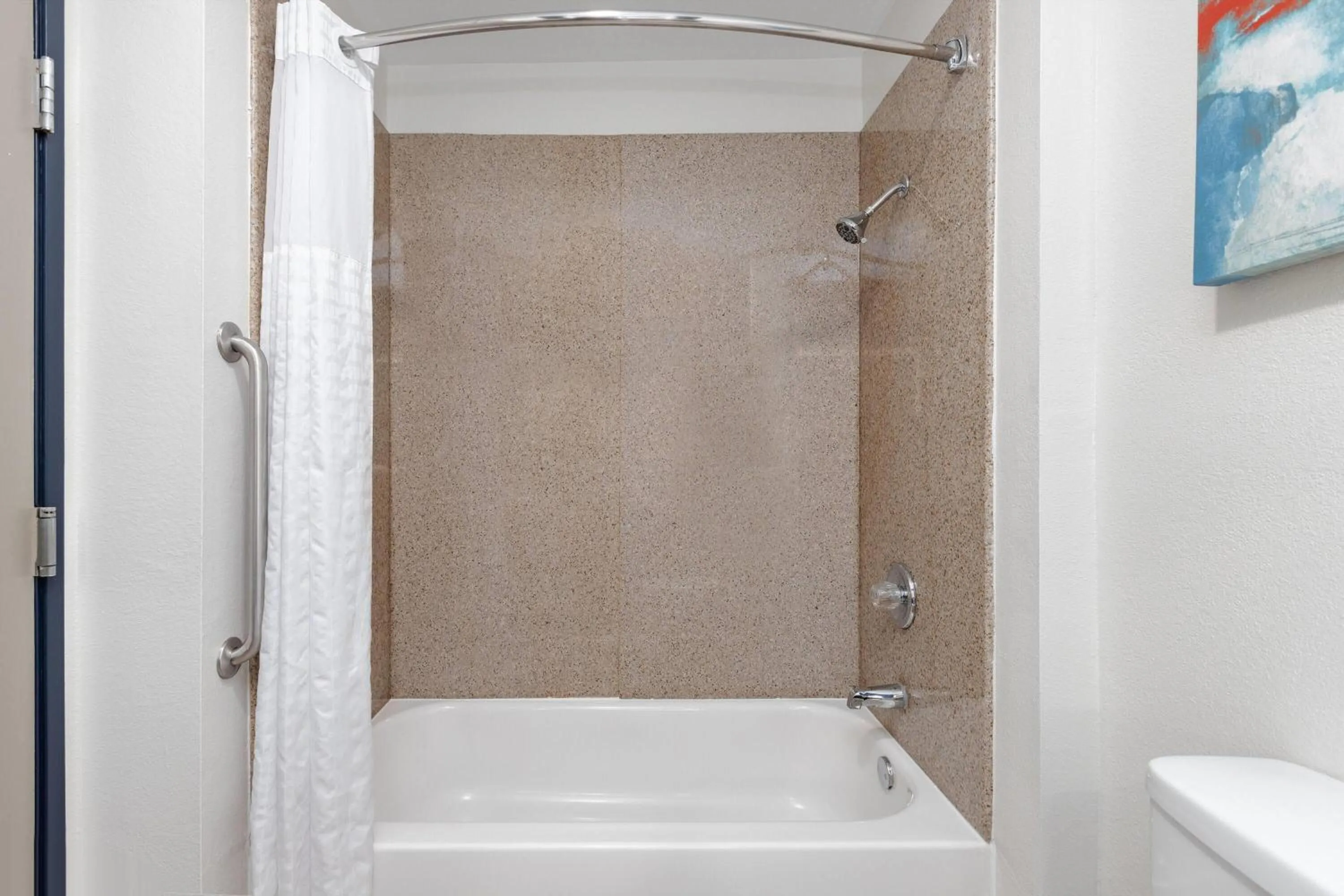 Bathroom in La Quinta Inn and Suites by Wyndham Paris