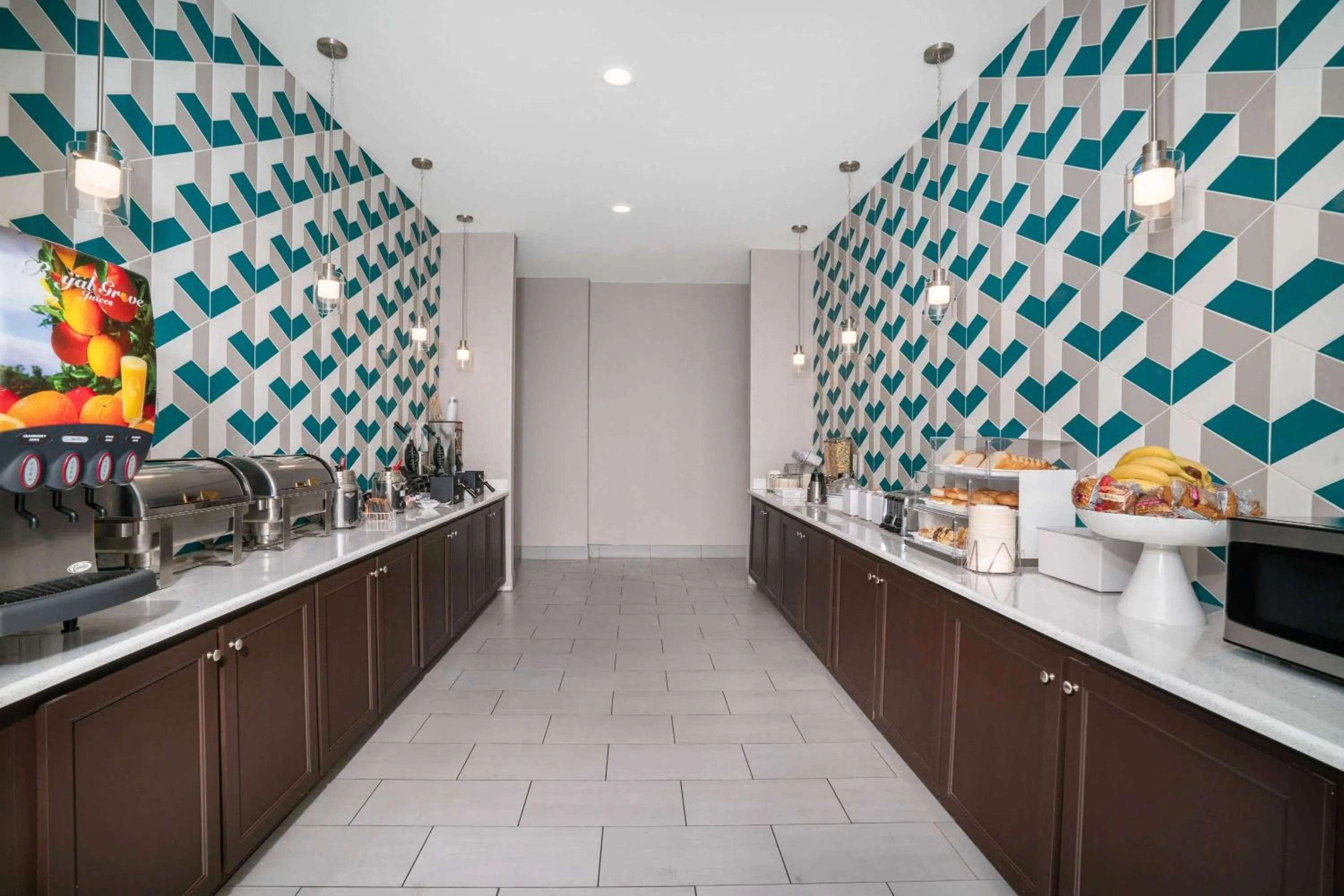 Property building in La Quinta by Wyndham West Memphis