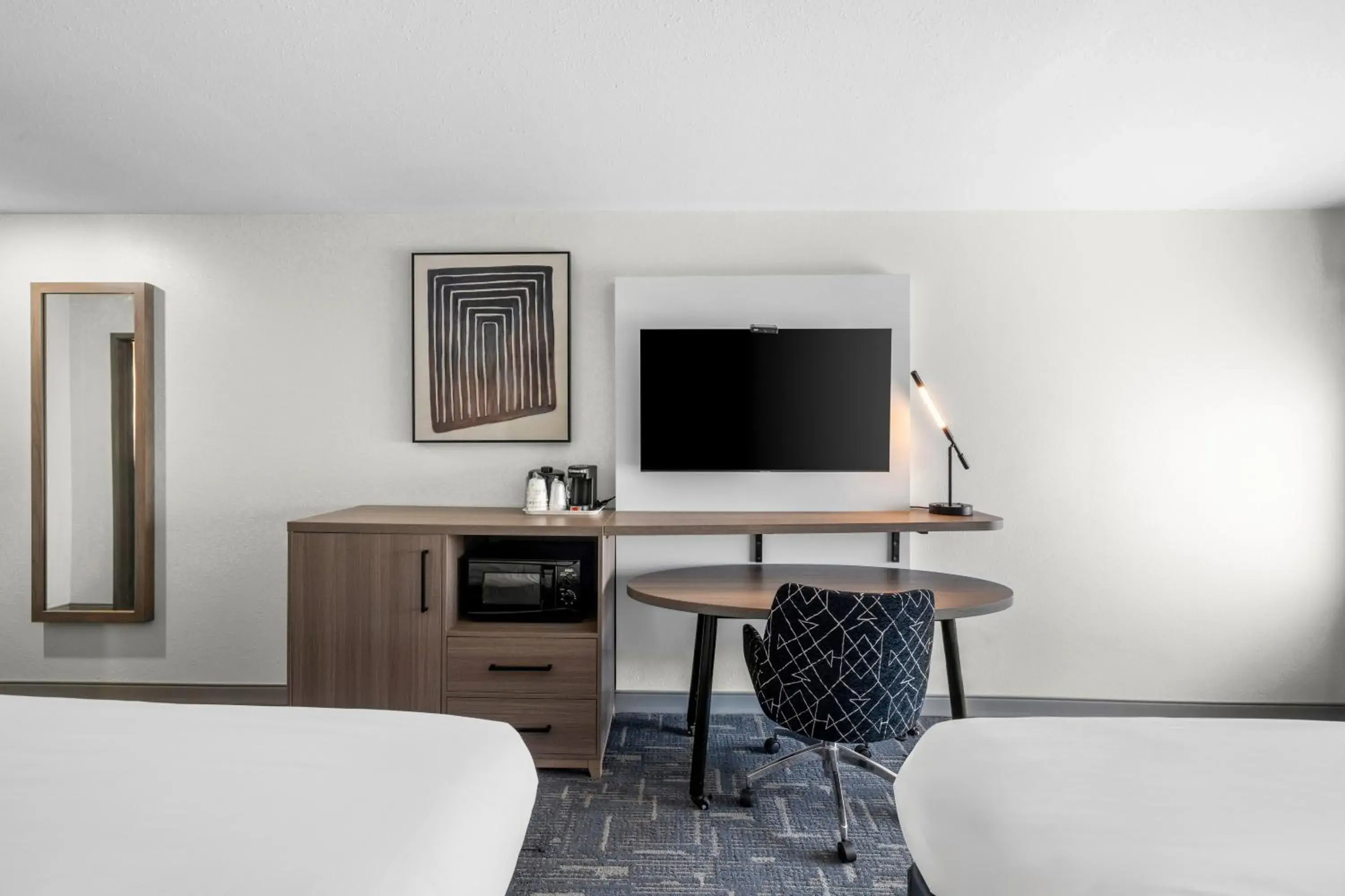 Double Room with Two Double Beds and Bath Tub - Disability Access/Non-Smoking in Best Western Acadia Hotel Double Room with Two Double Beds and Bath Tub - Disability Access/Non-Smoking in Best Western Acadia Hotel