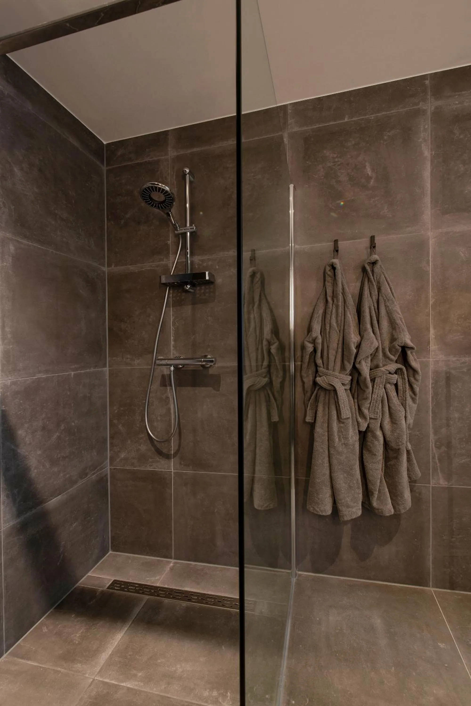 Shower in Longhouse Studio Zandvoort