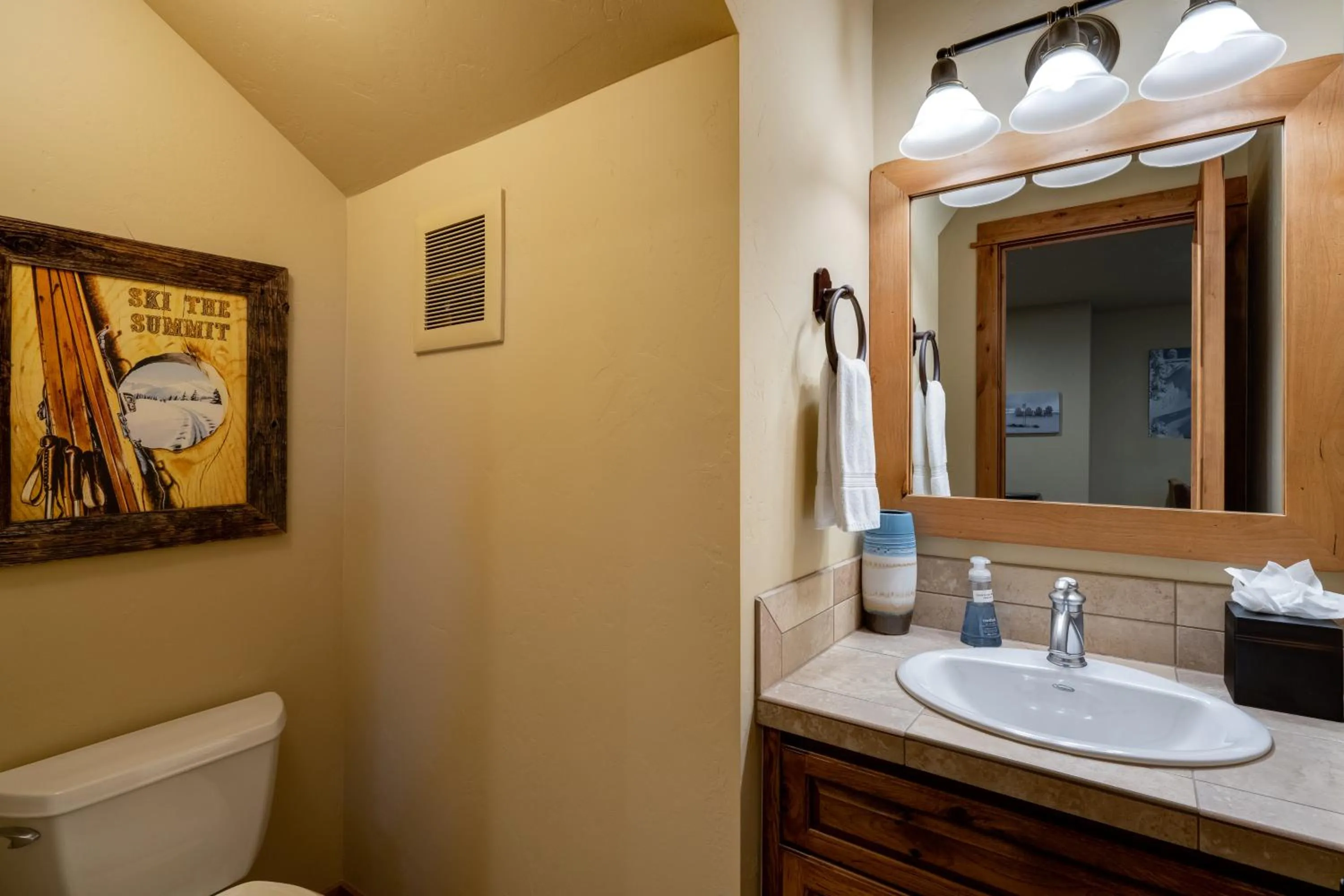 Four-Bedroom House in The Porches