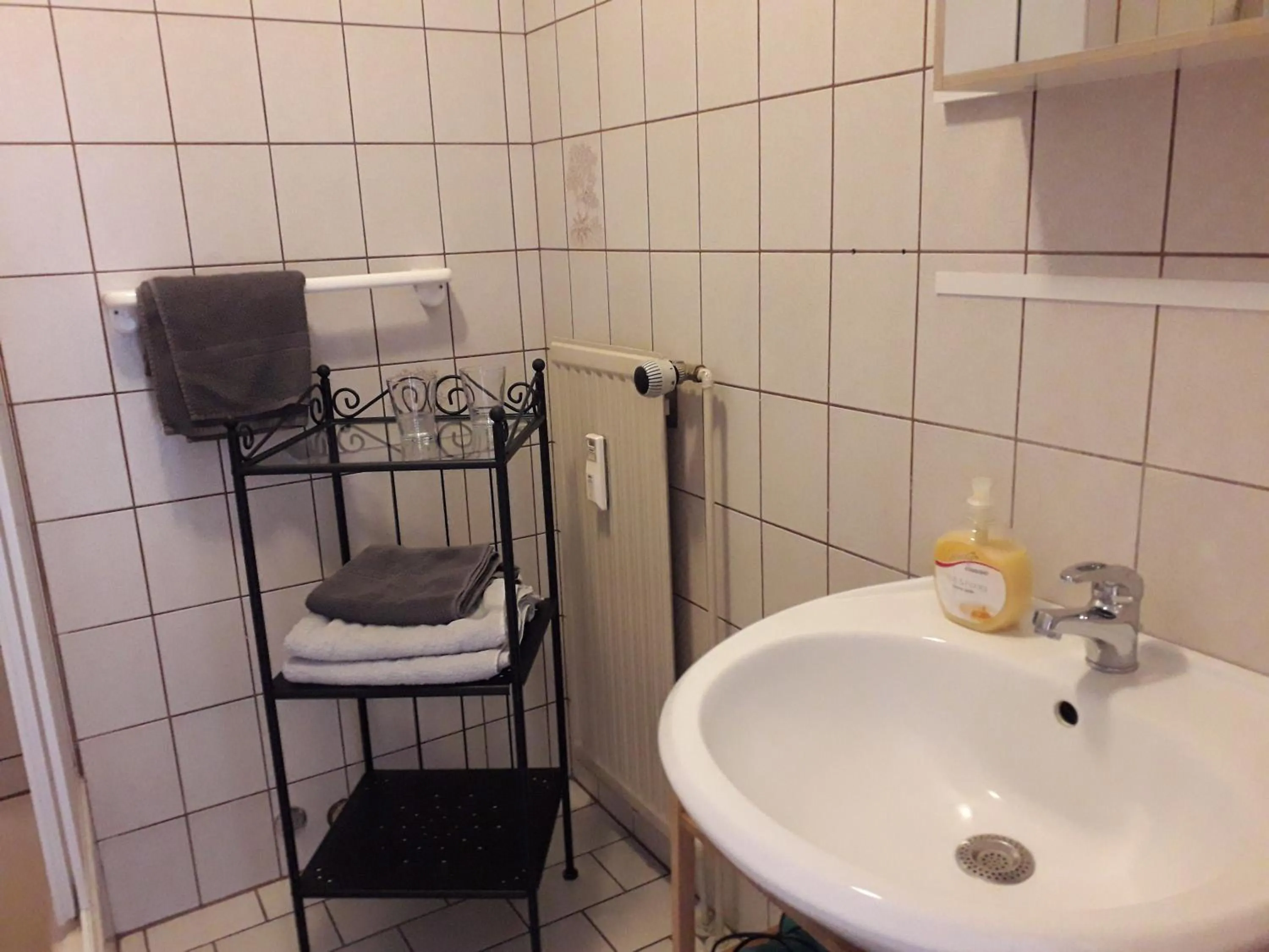 Bathroom in Pension Norddeicher Straße