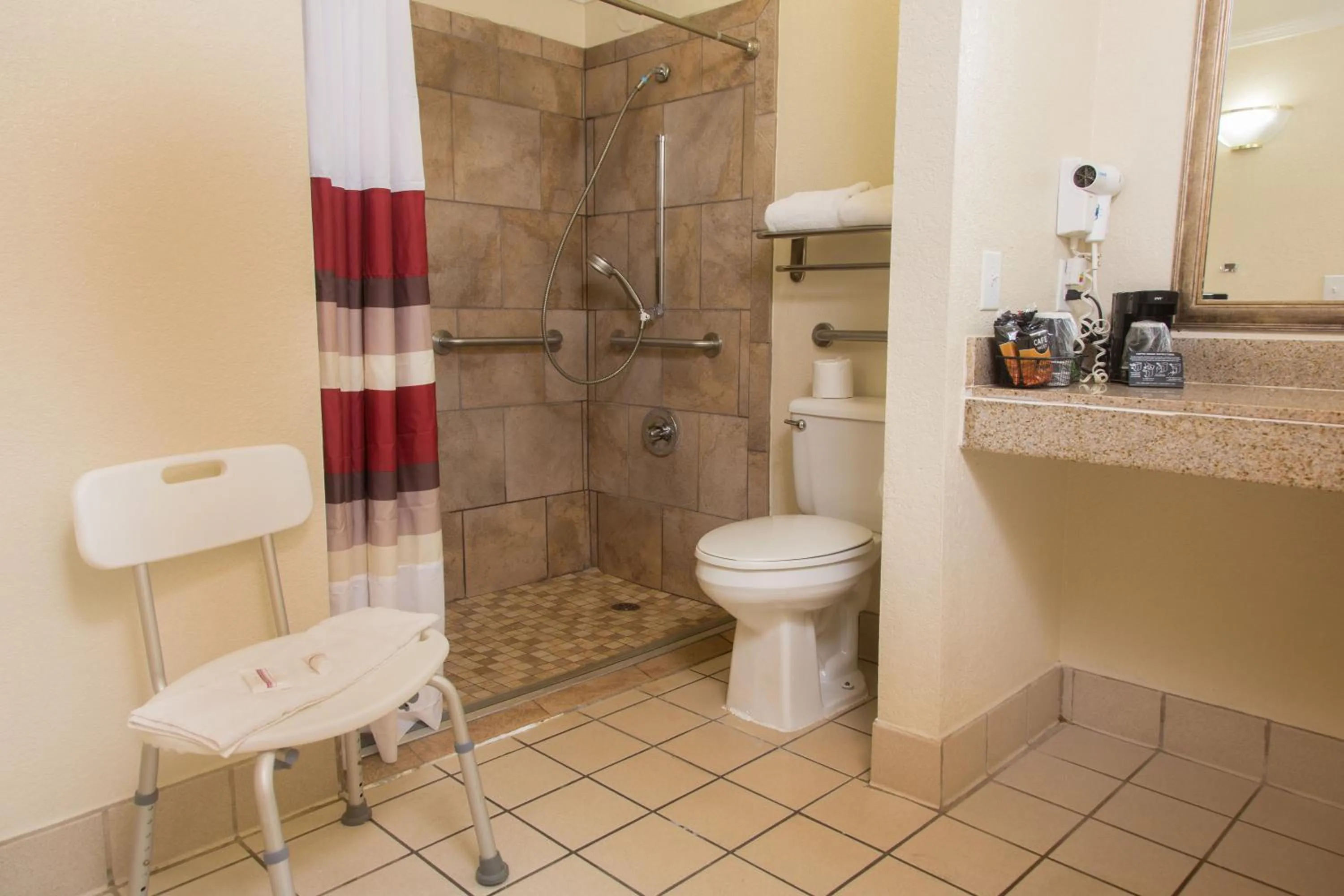 Bathroom in Red Roof Inn Ardmore