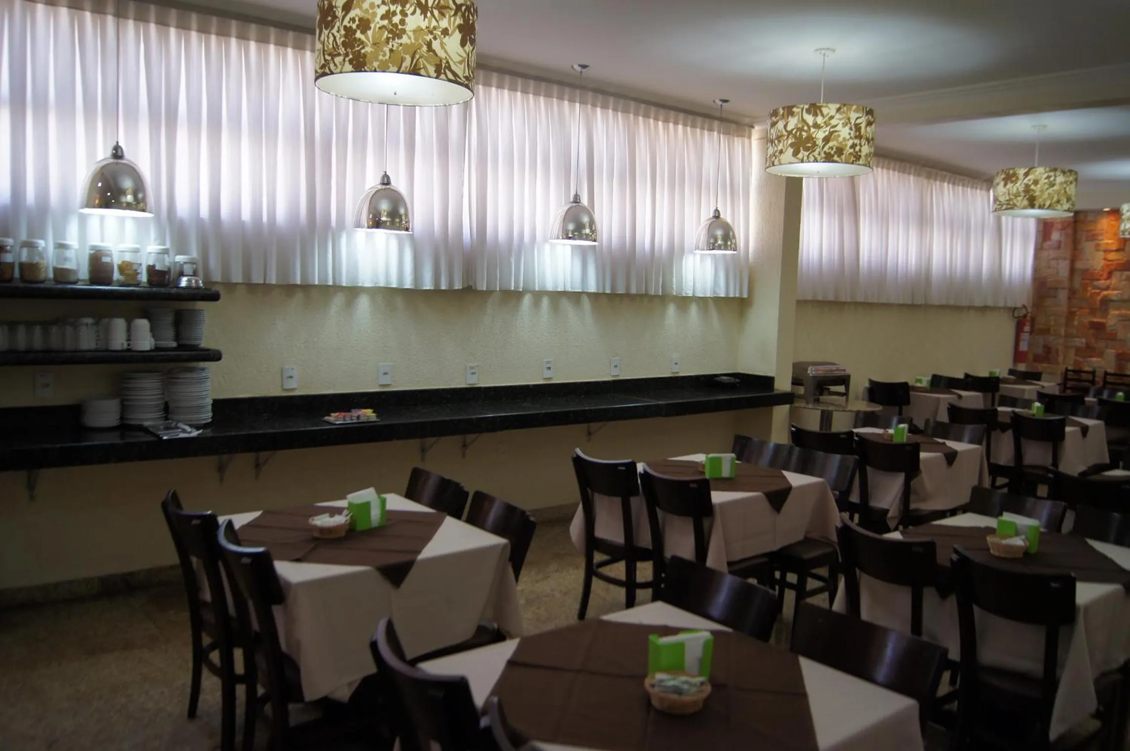 Restaurant/places to eat in Candango Aero Hotel