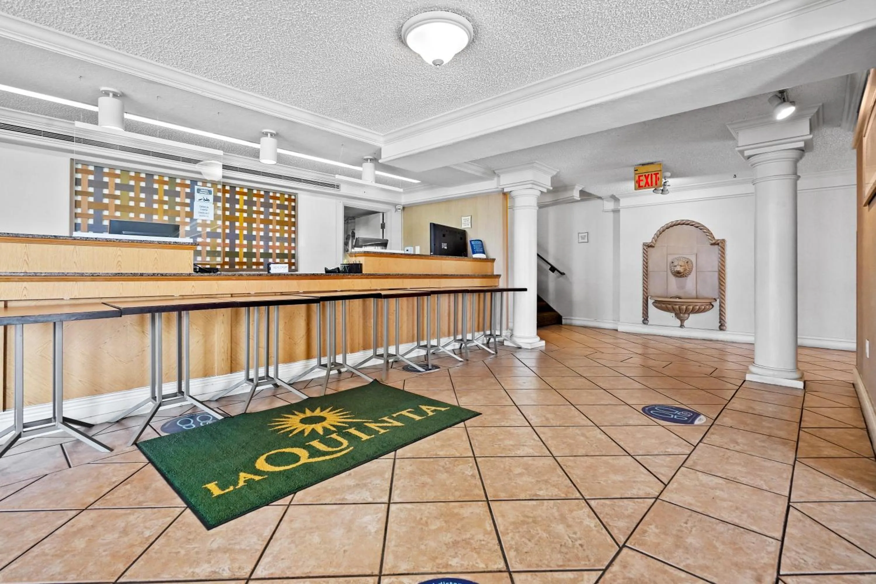 Lobby or reception in La Quinta Inn by Wyndham Costa Mesa Orange County