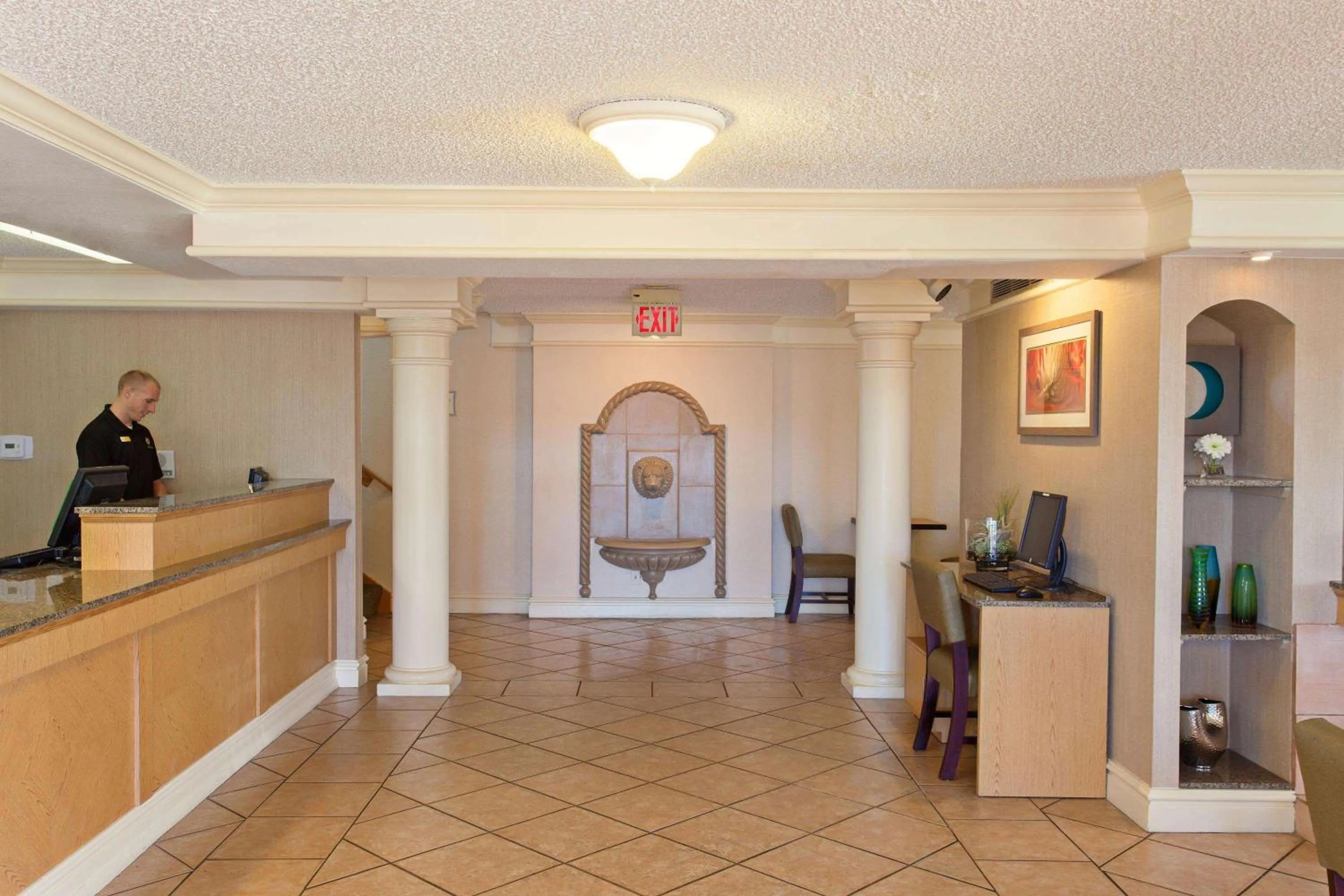Lobby or reception in La Quinta Inn by Wyndham Costa Mesa Orange County