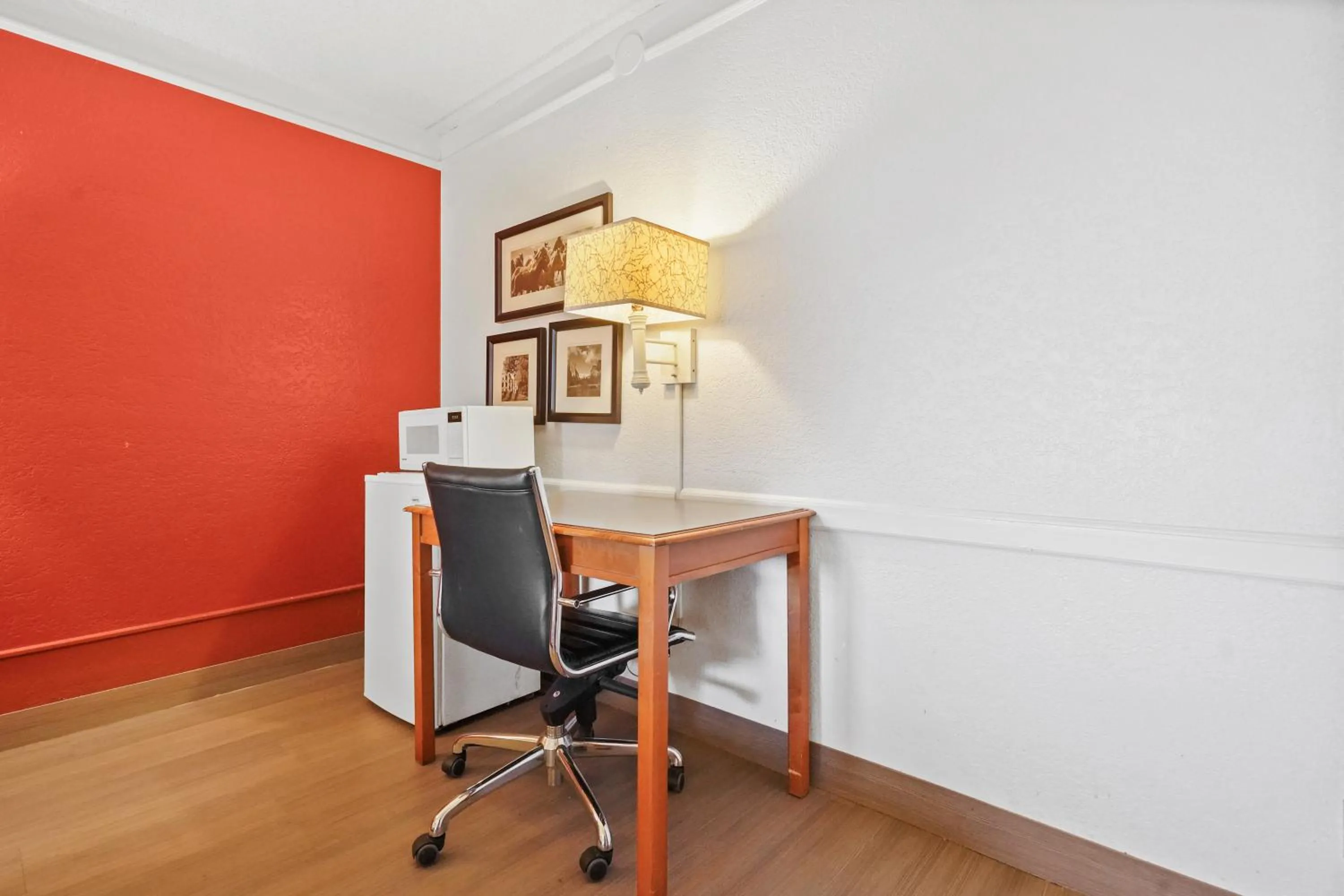 Bedroom in La Quinta Inn by Wyndham Costa Mesa Orange County