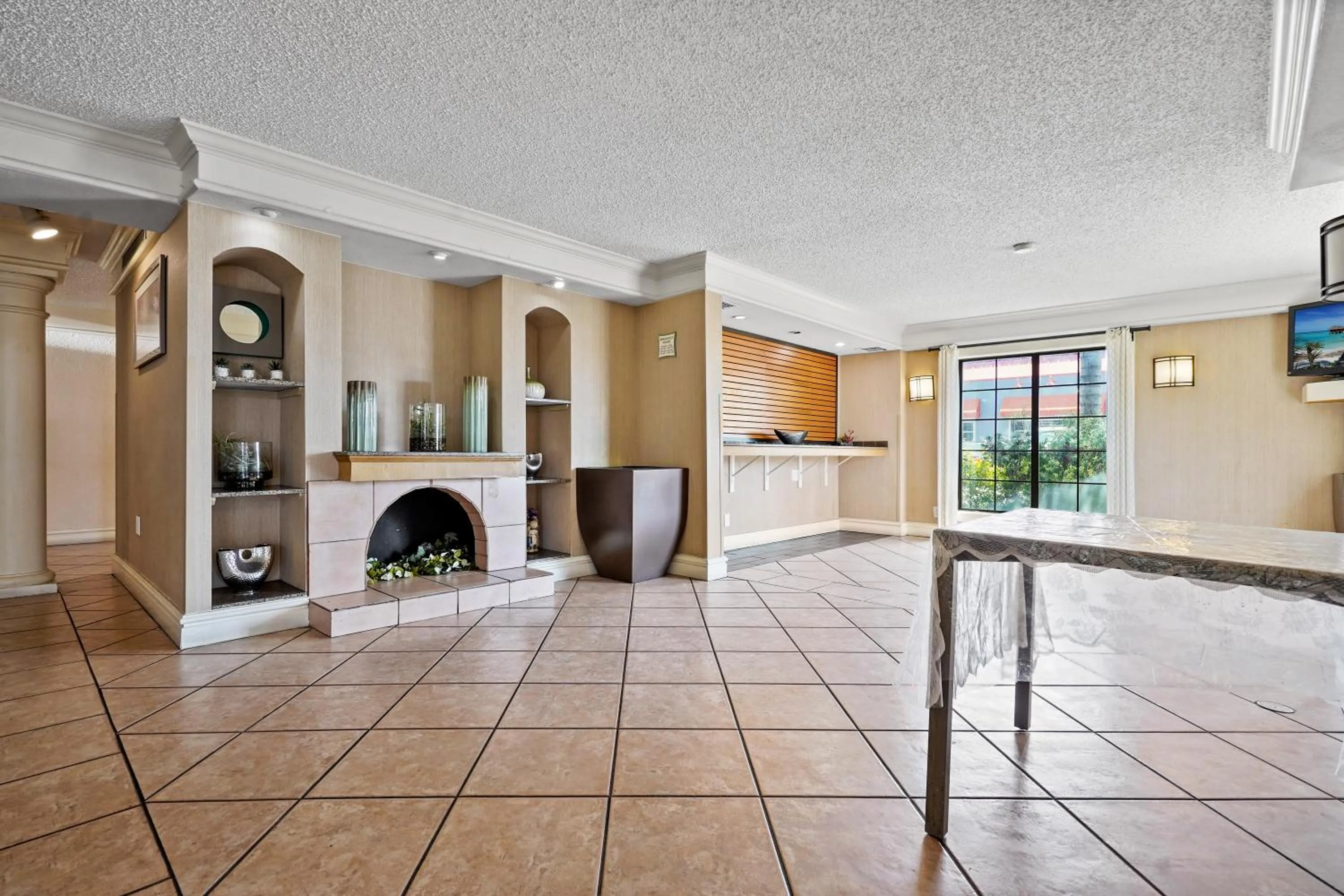 Lobby or reception in La Quinta Inn by Wyndham Costa Mesa Orange County