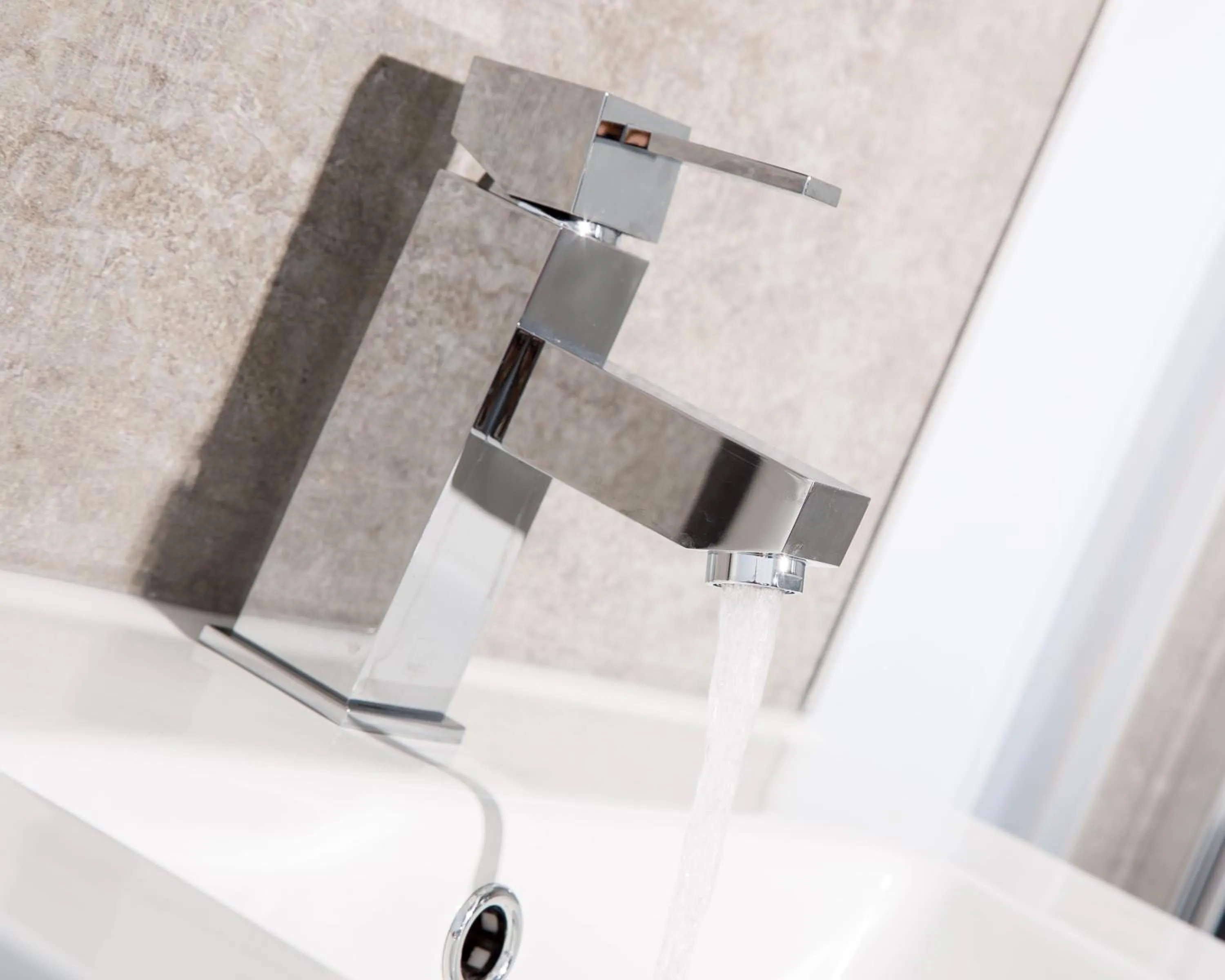 Bathroom in The Globe Angle